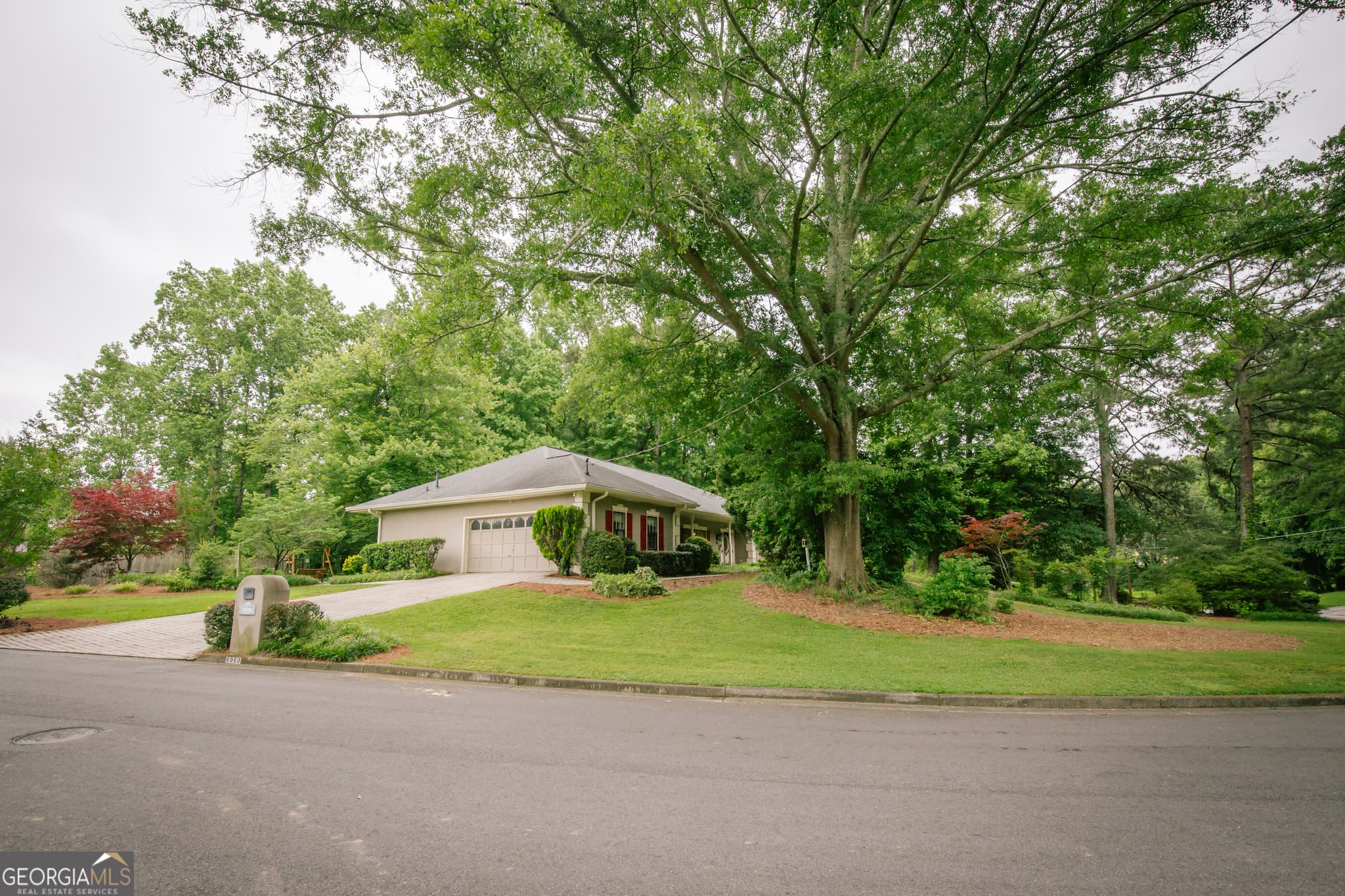 3 bedroom, 2.5 bathroom, 2,547 sq ft single family residence sold at 6960 Northgreen Drive, Sandy Springs, GA 30328