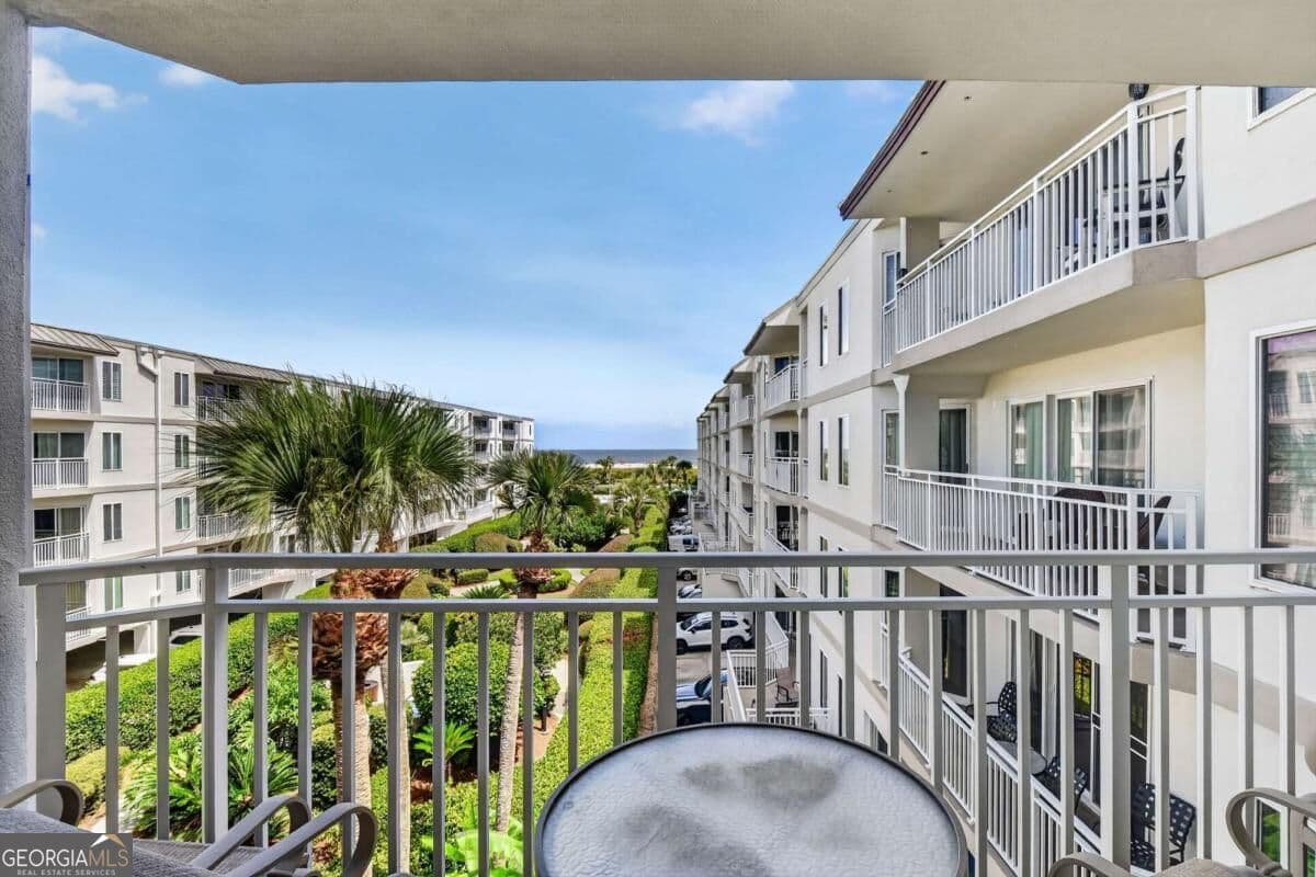 3 bedroom, 3 bathroom, 1,372 sq ft condominium for sale at 1440 Ocean Boulevard 321, St. Simons, GA 31522