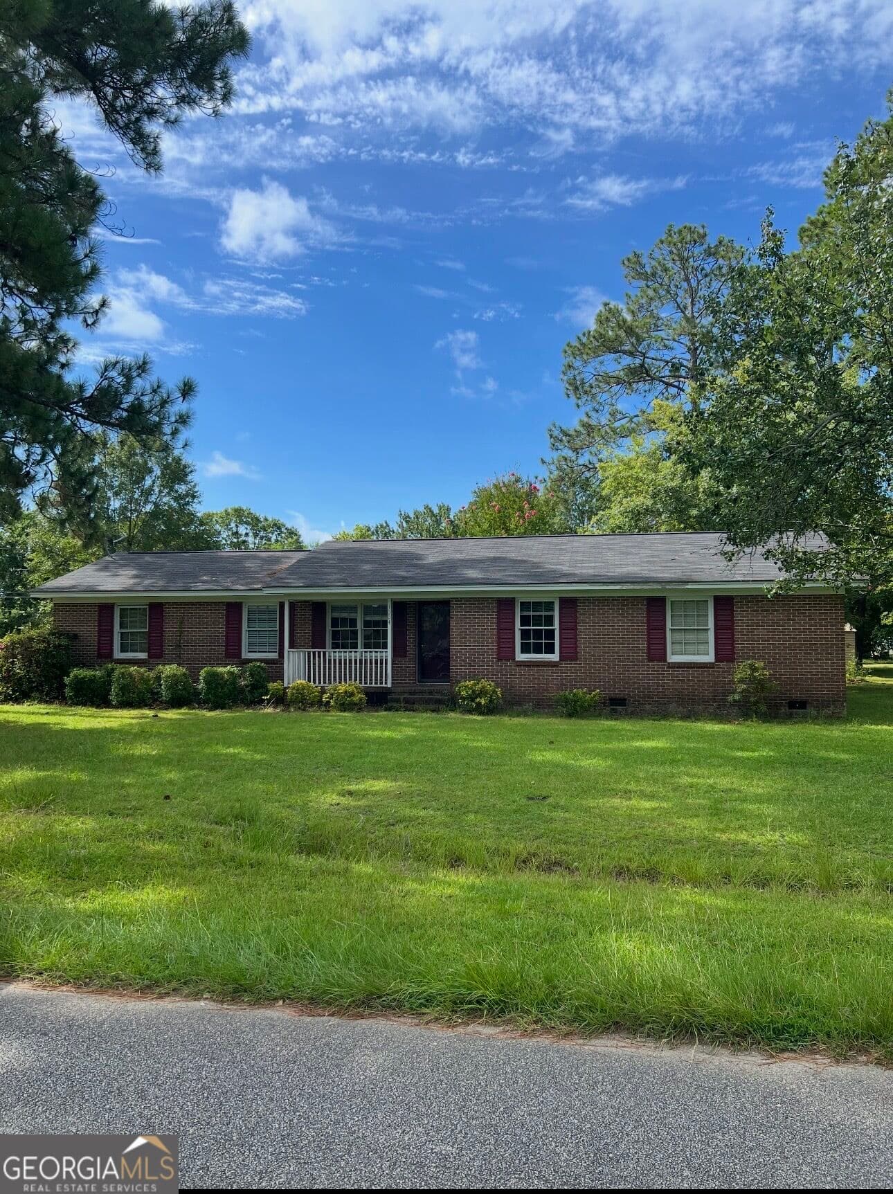 3 bedroom, 2 bathroom, 1,499 sq ft single family residence under contract at 1004 E 6th Avenue, Cordele, GA 31015