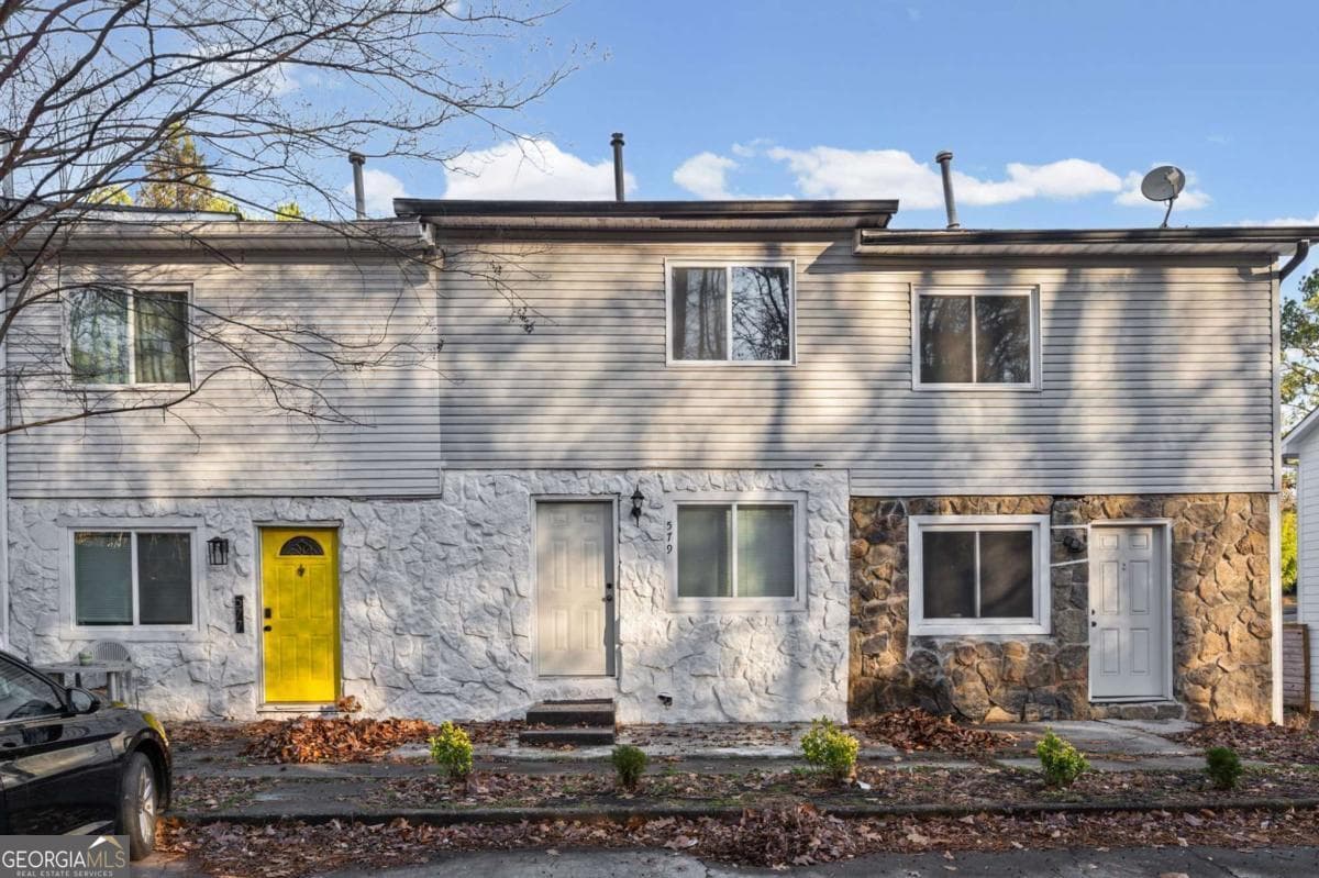 3 bedroom, 3.5 bathroom, 1,728 sq ft townhouse sold at 579 Northridge Crossing Drive, Atlanta, GA 30350