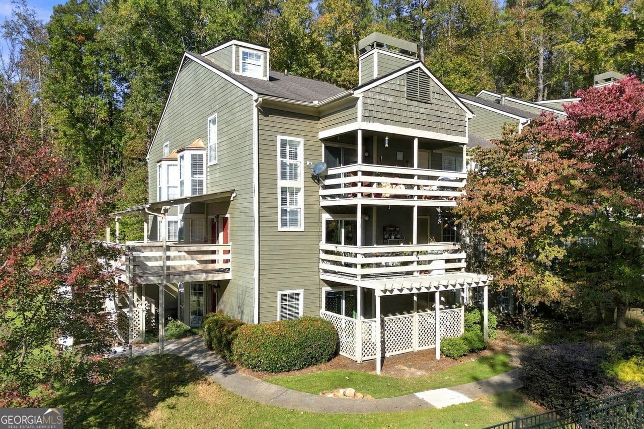 2 bedroom, 1 bathroom, 1,127 sq ft condominium for sale at 905 Riverview Drive, Marietta, GA 30067