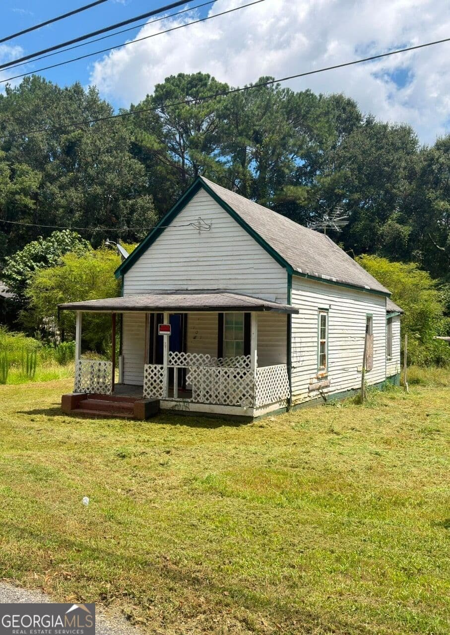 2 bedroom, 1 bathroom, 898 sq ft single family residence for sale at 101 Smith Road, Newnan, GA 30263