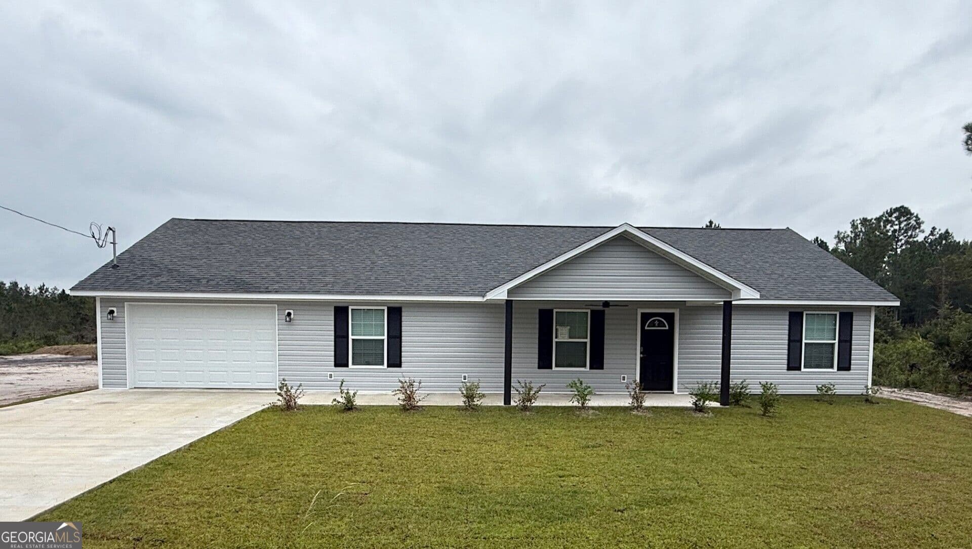 3 bedroom, 2 bathroom, 1,536 sq ft single family residence for sale at 1135 Black Hawk Drive, Waynesville, GA 31566