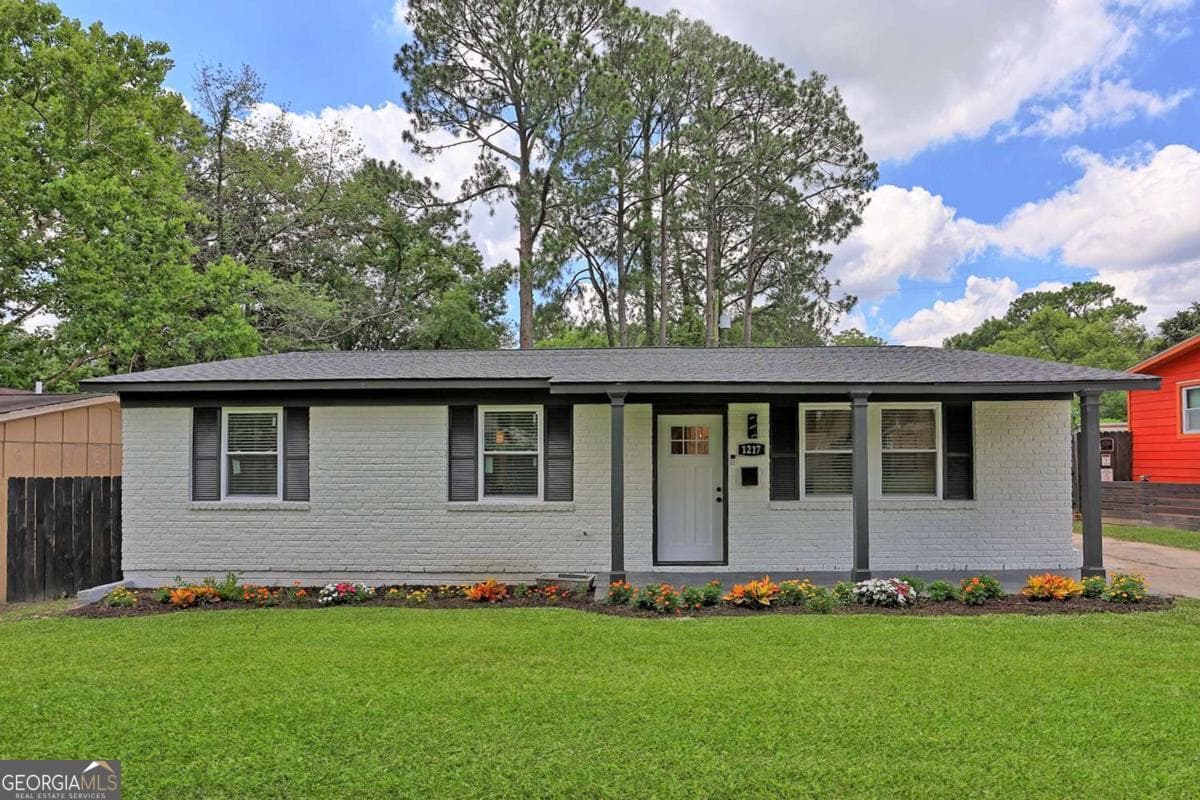 4 bedroom, 2.5 bathroom, 1,677 sq ft single family residence for sale at 1217 E 34Th Street, Savannah, GA 31404