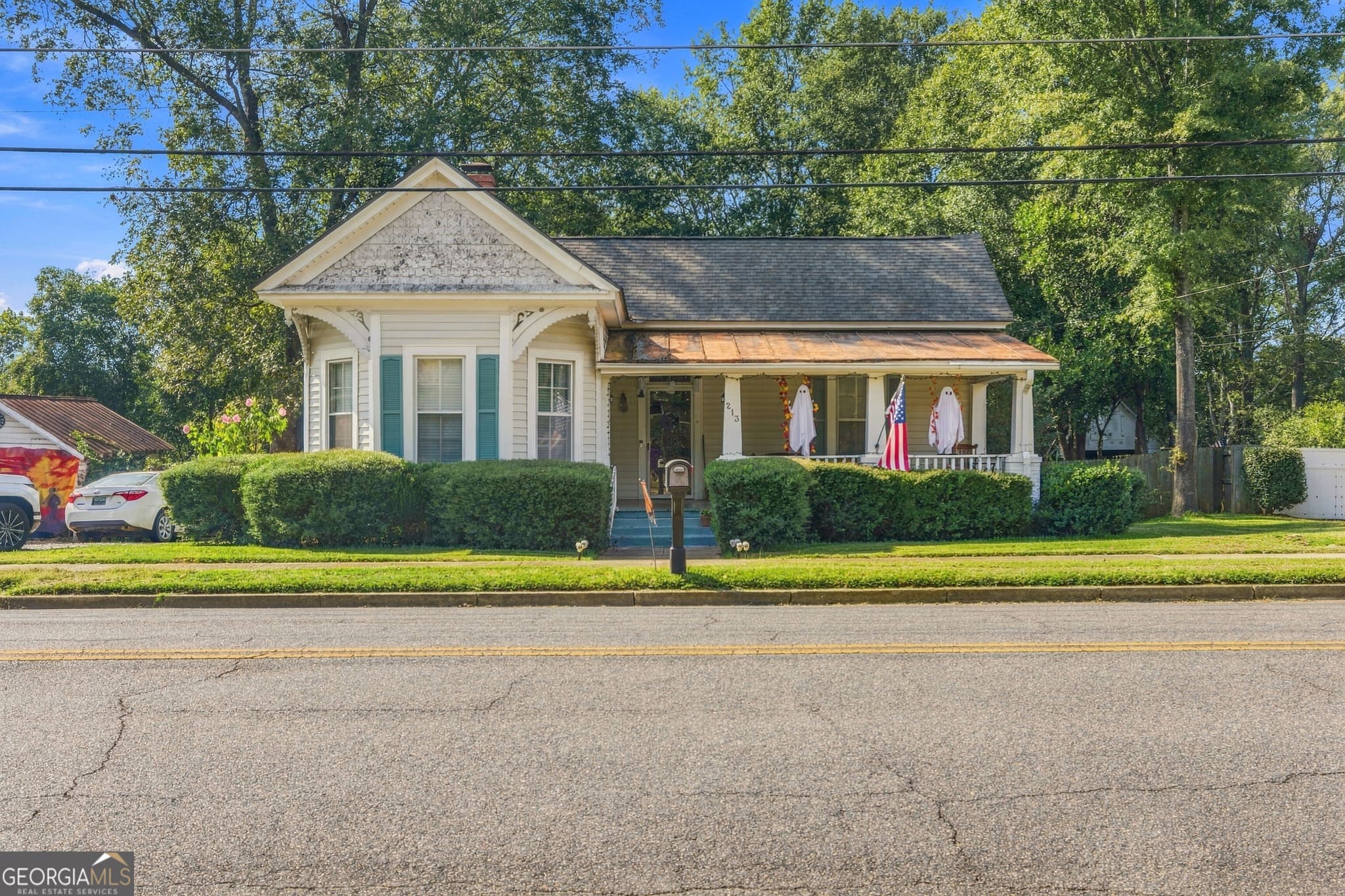 2 bedroom, 1.5 bathroom, 1,299 sq ft single family residence under contract at 213 Warthen Street, Sandersville, GA 31082