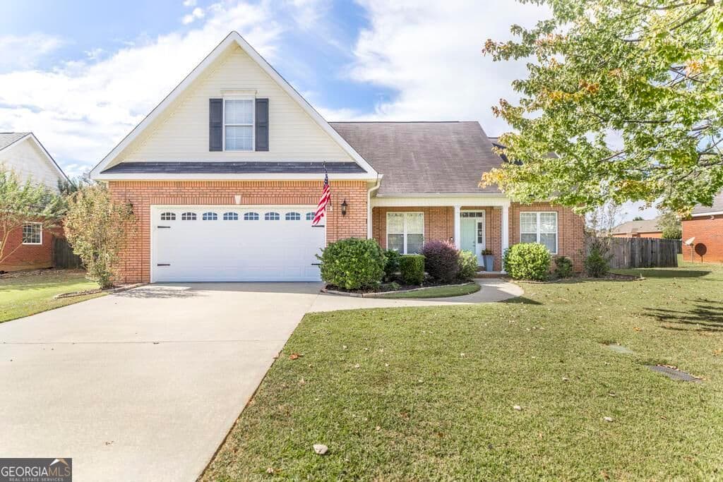 4 bedroom, 3 bathroom, 2,155 sq ft single family residence for sale at 112 Dovecot Drive, Warner Robins, GA 31088