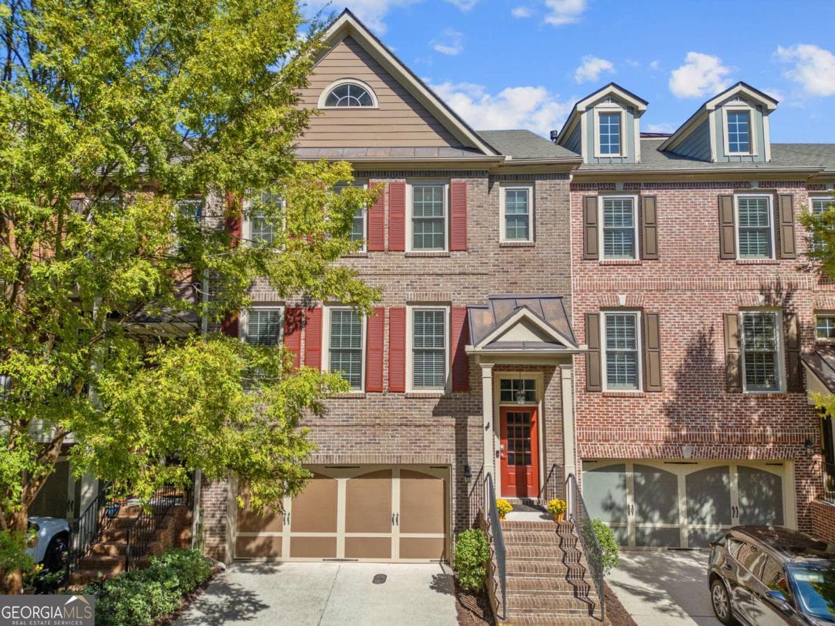 3 bedroom, 3.5 bathroom, 2,600 sq ft townhouse sold at 2015 Eagle Ridge, Roswell, GA 30076