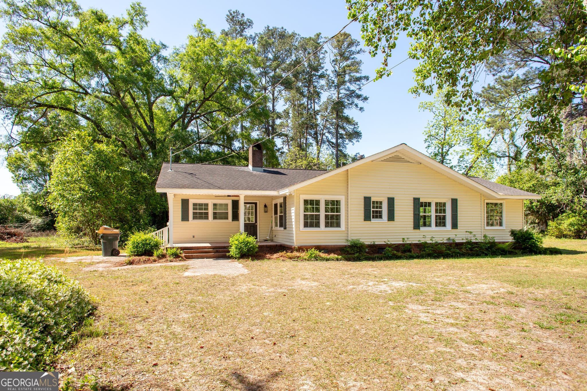 3 bedroom, 2.5 bathroom, 1,814 sq ft single family residence for sale at 110 Briarwood Road, Waycross, GA 31501