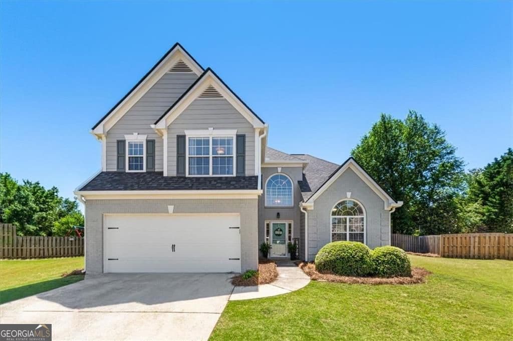 4 bedroom, 3.5 bathroom, 2,555 sq ft single family residence sold at 1020 Amber Leaf Court, Roswell, GA 30076