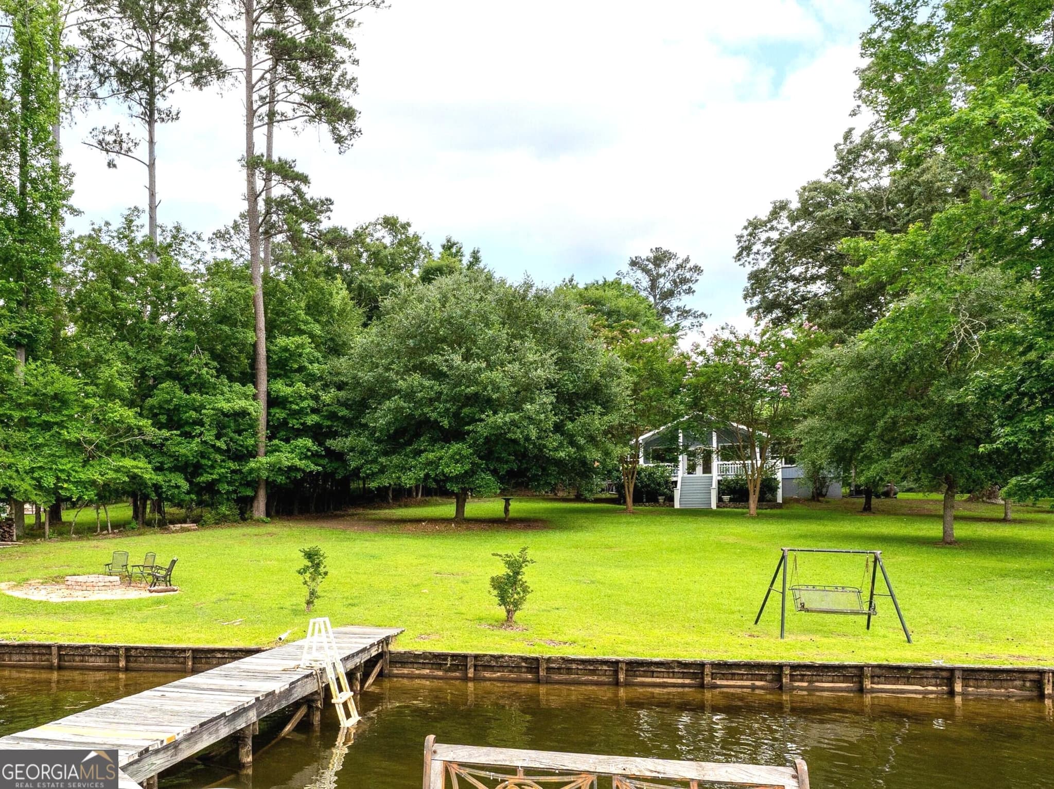 4 bedroom, 3.5 bathroom, 2,160 sq ft single family residence sold at 291 W Lakeview Drive, Milledgeville, GA 31061