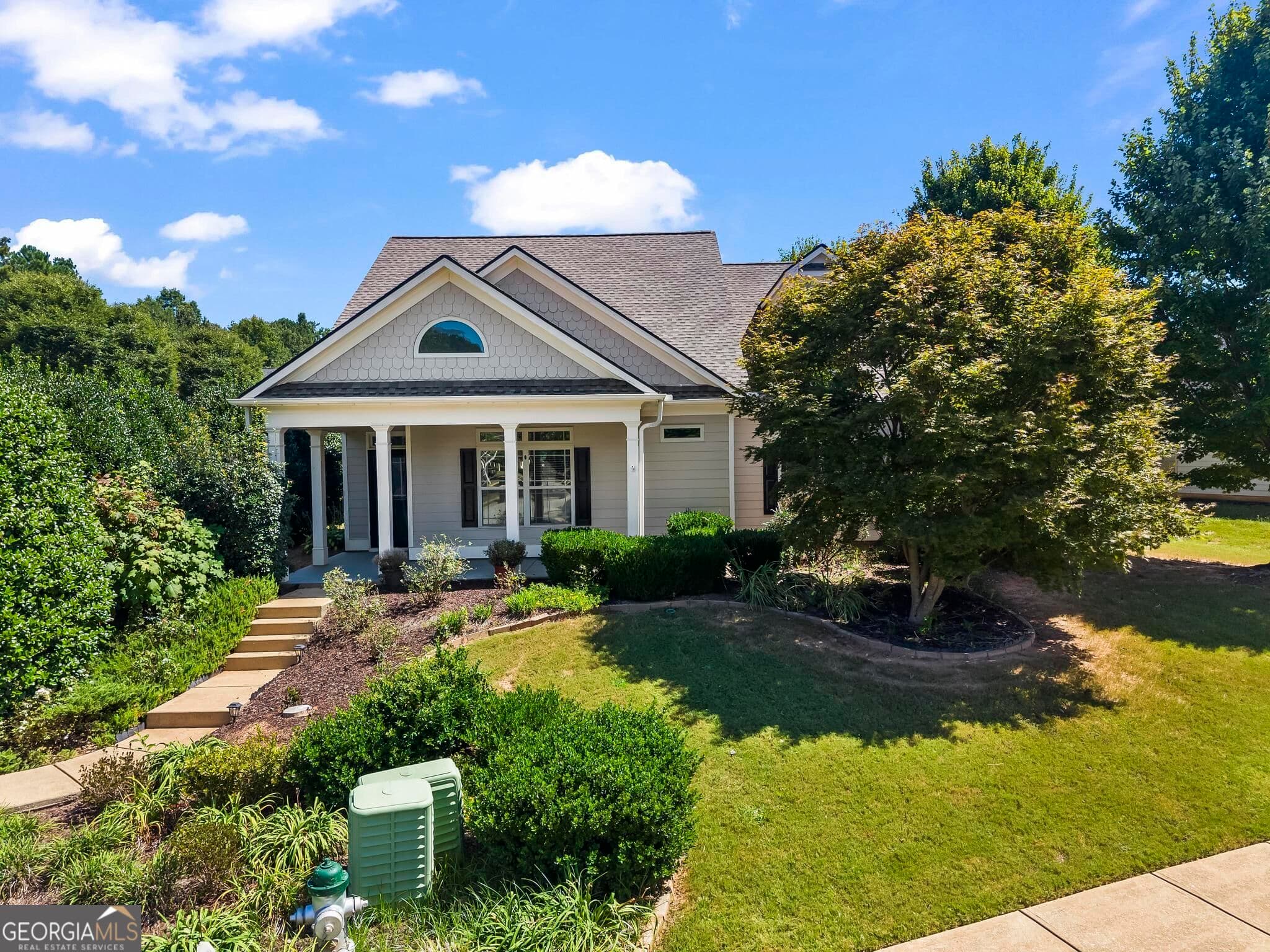 3 bedroom, 2 bathroom, 1,905 sq ft single family residence for sale at 152 Stonebridge Crossing, Newnan, GA 30265