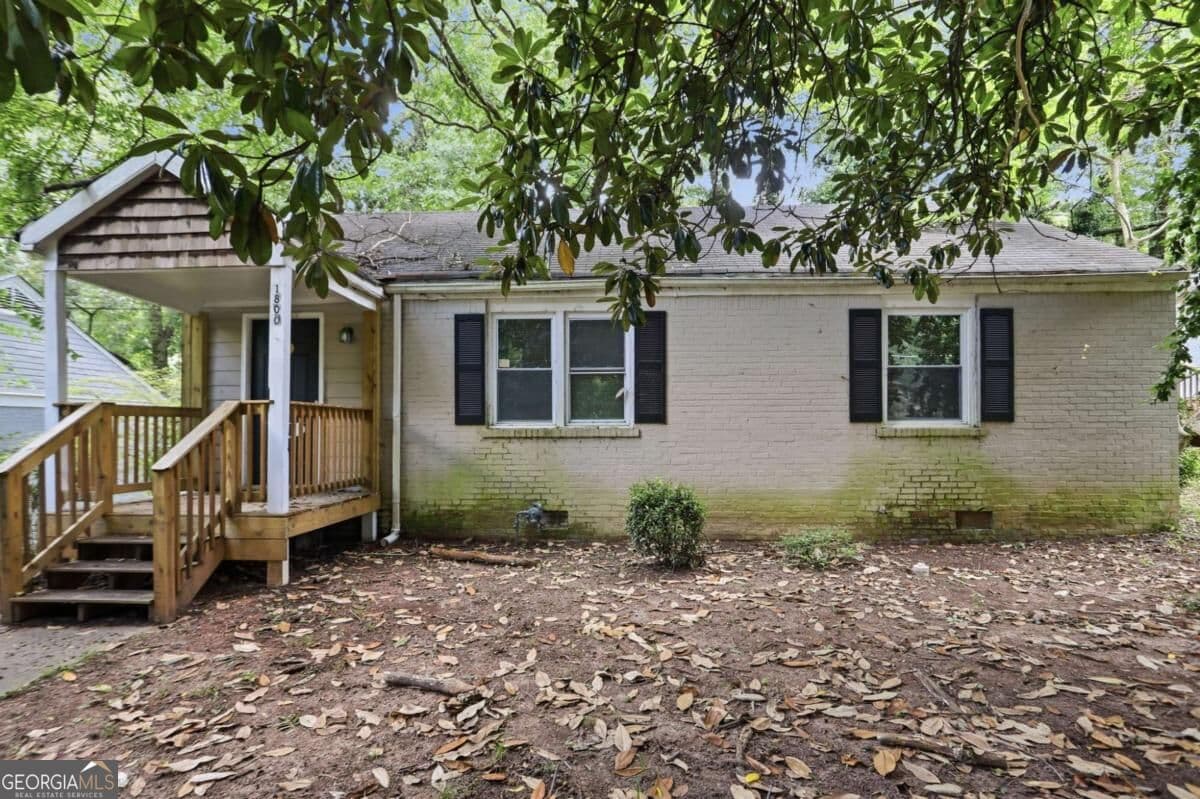 3 bedroom, 1 bathroom, 1,120 sq ft single family residence for sale at 1800 Oakmont Drive, Atlanta, GA 30314