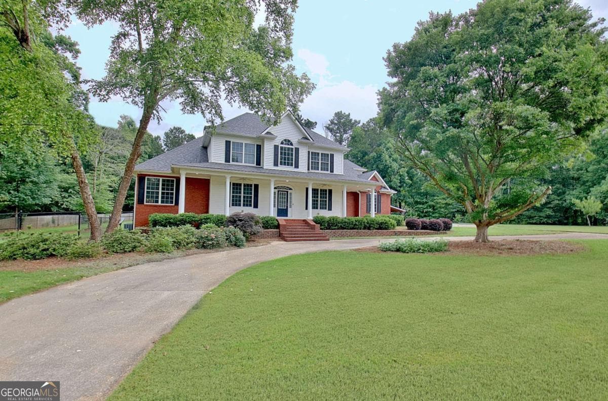 4 bedroom, 3.5 bathroom, 4,166 sq ft single family residence sold at 375 Williamsburg Circle, Mcdonough, GA 30253