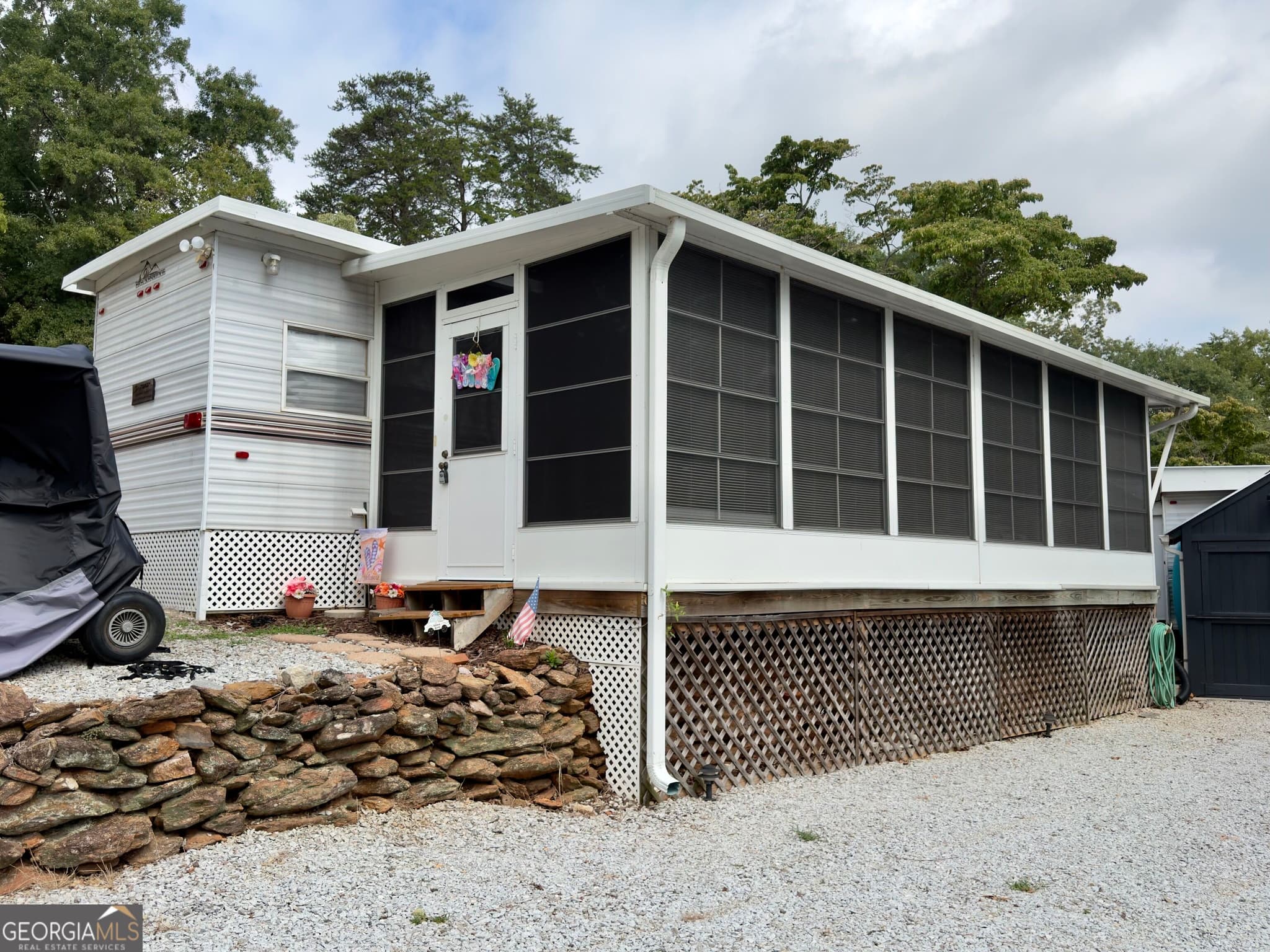 1 bedroom, 1 bathroom, 640 sq ft manufactured home,single family residence for sale at 110 Admiral Drive, Hartwell, GA 30643