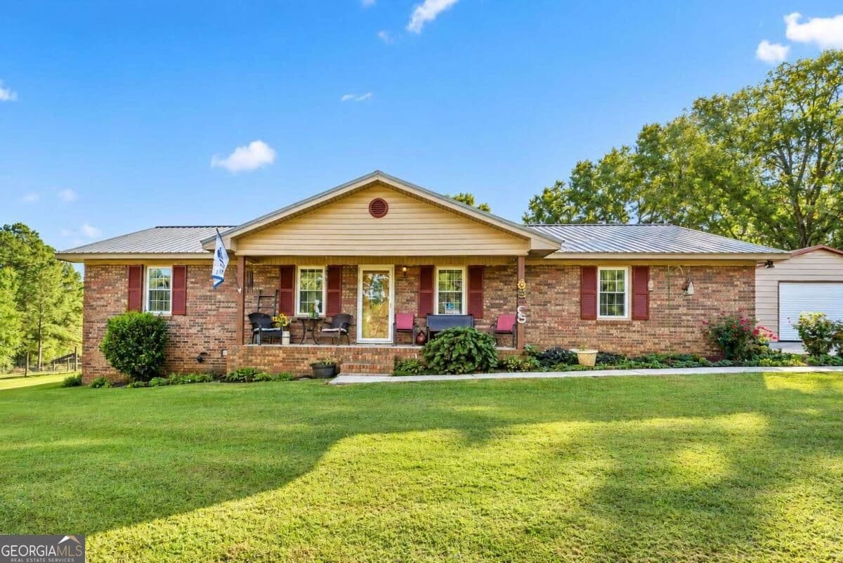 3 bedroom, 2 bathroom, 1,750 sq ft single family residence for sale at 790 Taylorsville Road, Aragon, GA 30104