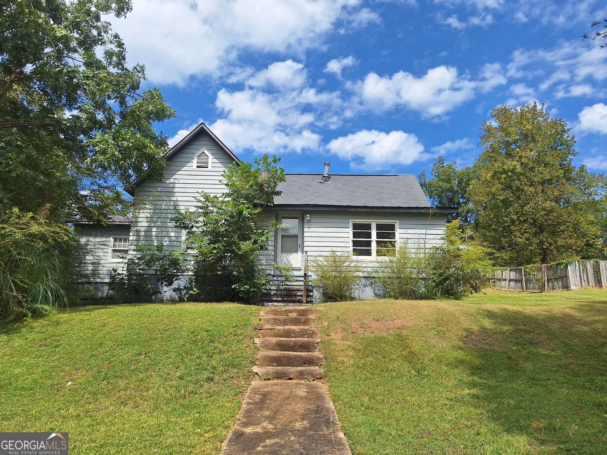 2 bedroom, 1 bathroom, 1,574 sq ft single family residence for sale at 102 Glenn Street, Valley, AL 36854