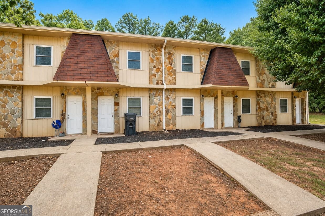 2 bedroom, 1 bathroom townhouse for rent at 88 Angie Drive 6, Mcdonough, GA 30252 for $1,497 a month