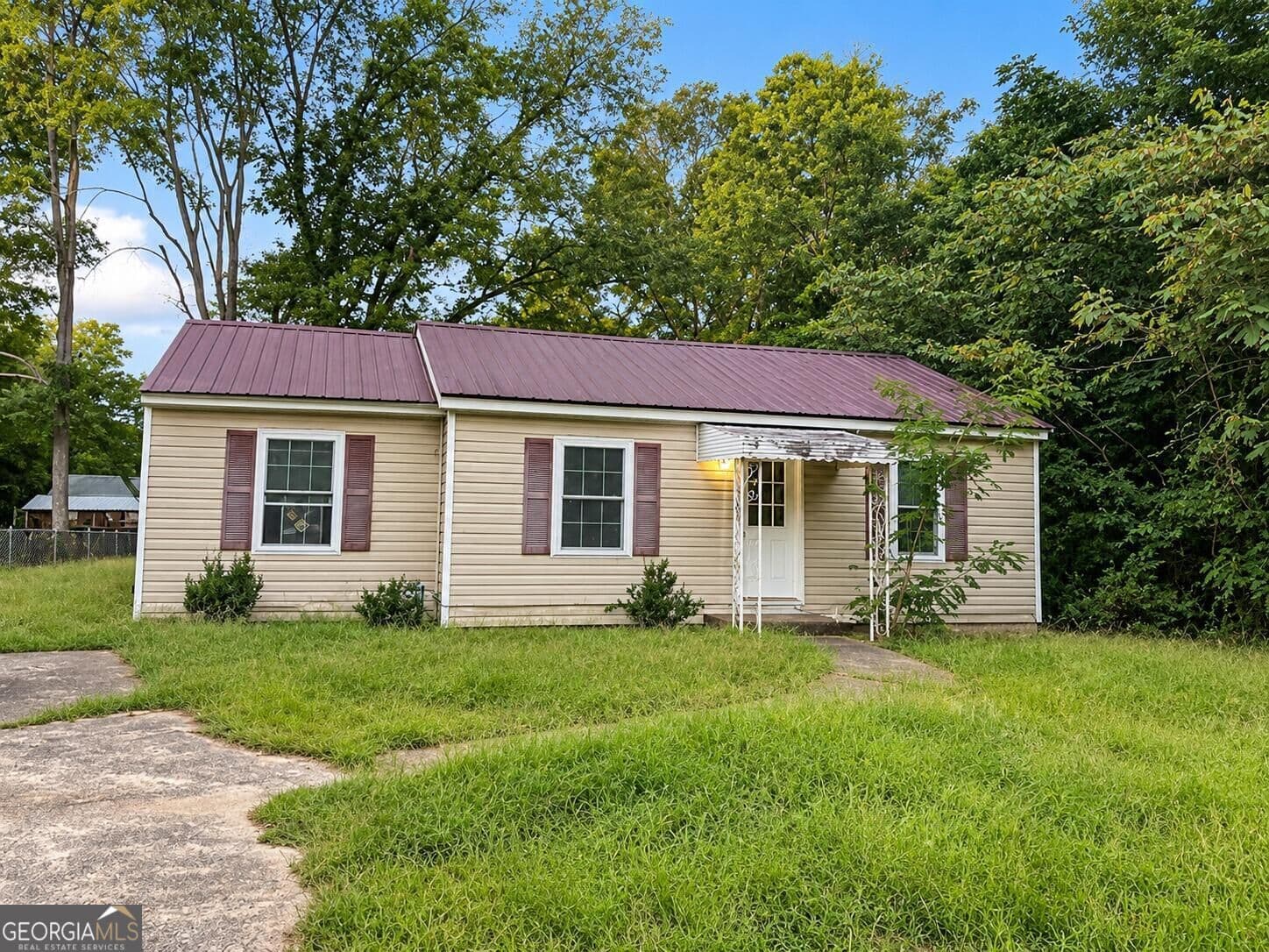 3 bedroom, 2 bathroom, 1,059 sq ft single family residence for sale at 207 Uncle Remus Court, Eatonton, GA 31024