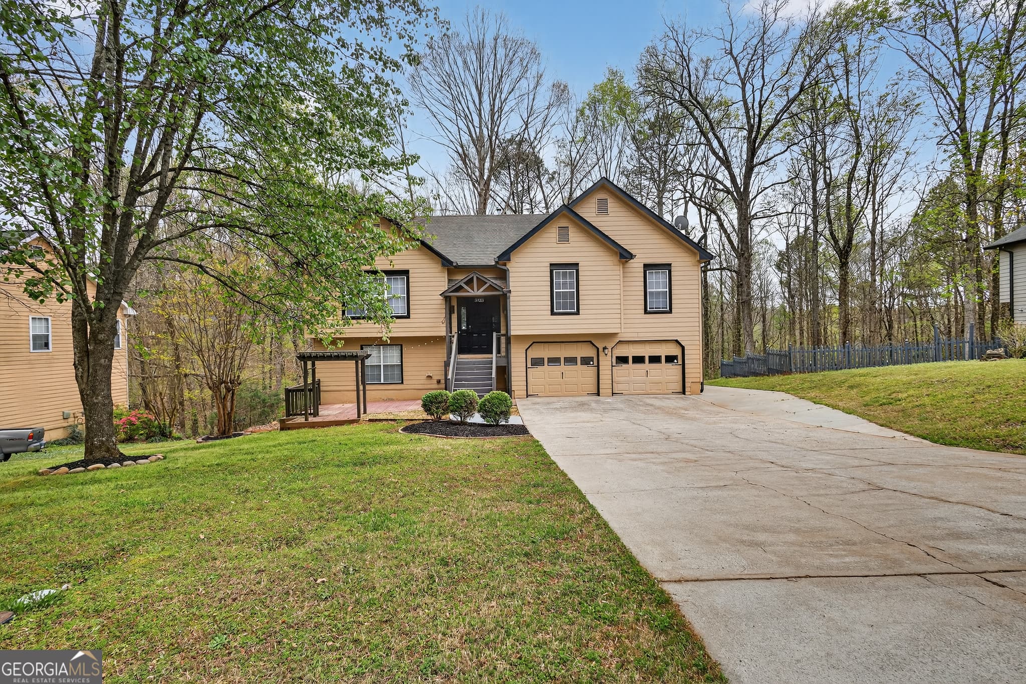 5 bedroom, 3 bathroom, 2,466 sq ft single family residence sold at 5423 SUGAR MILL Drive, Flowery Branch, GA 30542