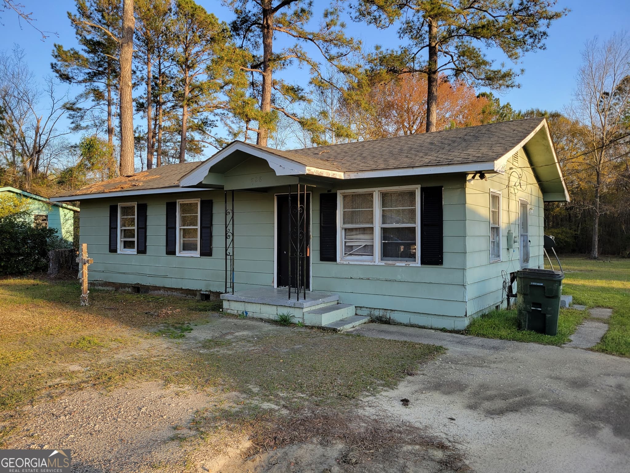 3 bedroom, 1 bathroom, 1,000 sq ft single family residence sold at 528 Tarver Street, Millen, GA 30442