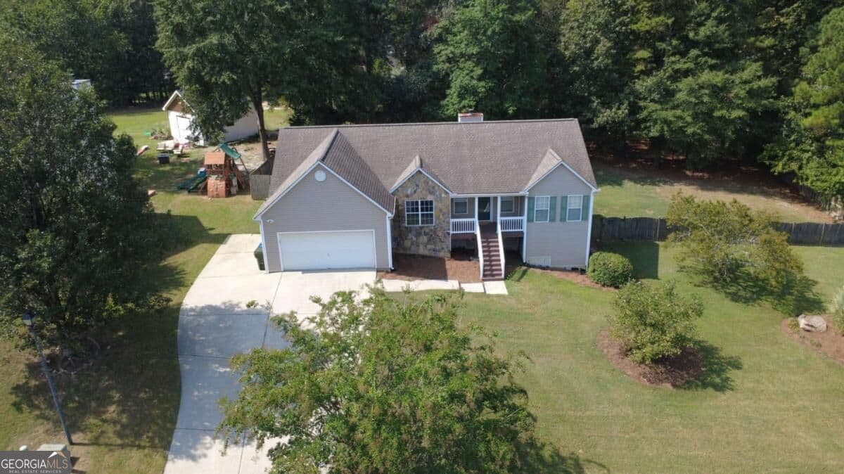 3 bedroom, 2 bathroom, 1,562 sq ft single family residence for sale at 4345 Lexington Ridge Drive, Loganville, GA 30052
