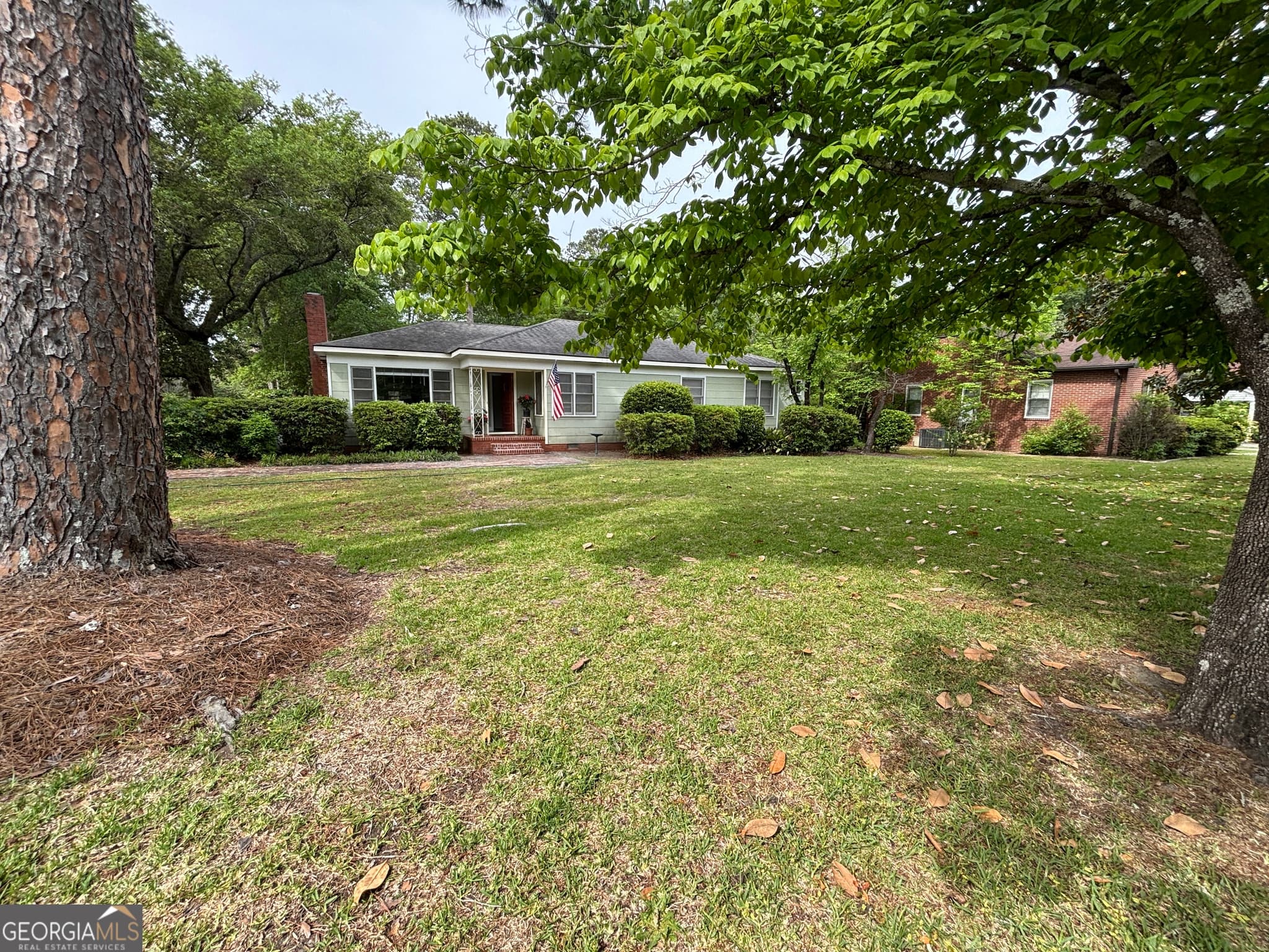 3 bedroom, 3 bathroom, 2,046 sq ft single family residence sold at 184 S Third Street, Cochran, GA 31014