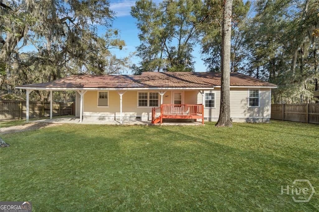 5 bedroom, 2 bathroom, 1,944 sq ft single family residence for sale at 147 Cc Jones Street, Midway, GA 31320