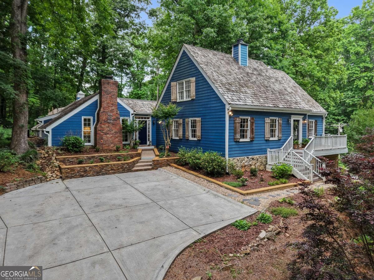 4 bedroom, 3.5 bathroom single family residence sold at 2872 Mcpherson Road, Roswell, GA 30075