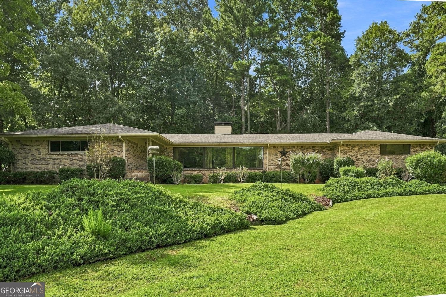 3 bedroom, 3 bathroom, 4,272 sq ft single family residence for sale at 245 Plantation Road, Fayetteville, GA 30214