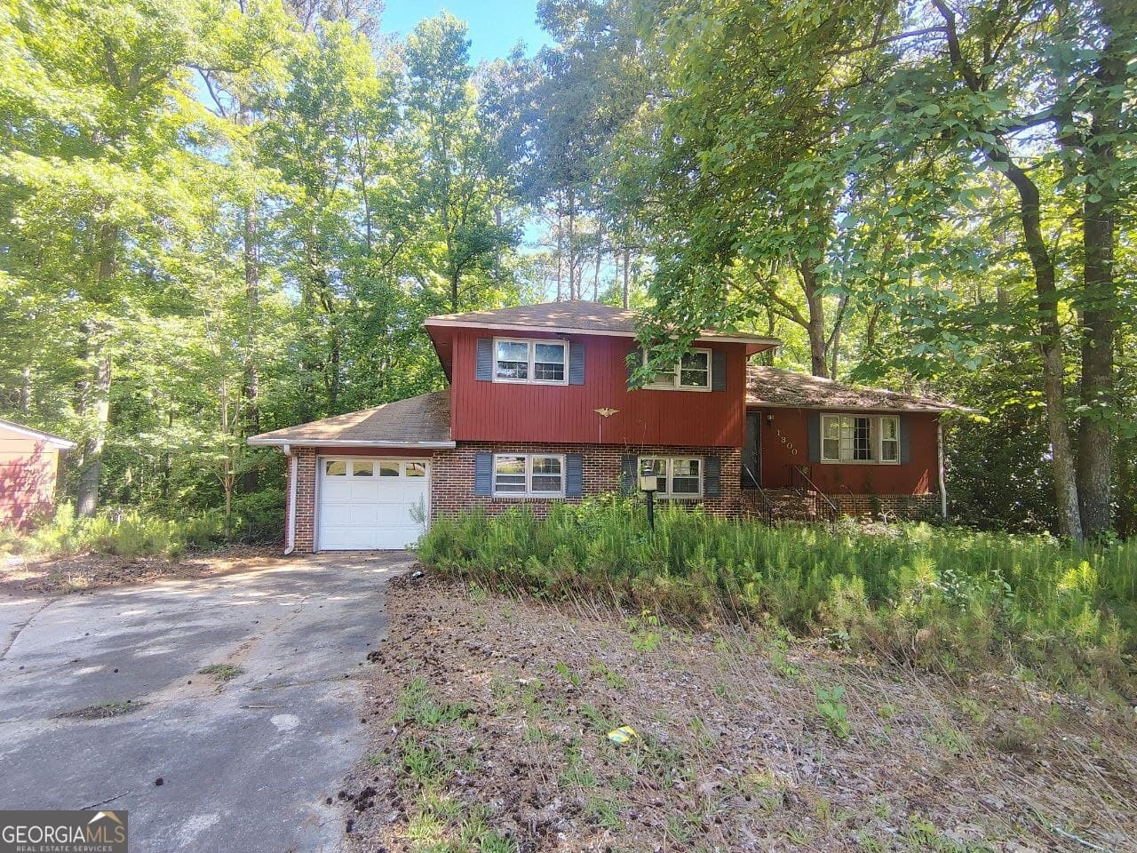 3 bedroom, 2.5 bathroom, 1,908 sq ft single family residence sold at 1300 Lancelot Lane, Macon, GA 31220