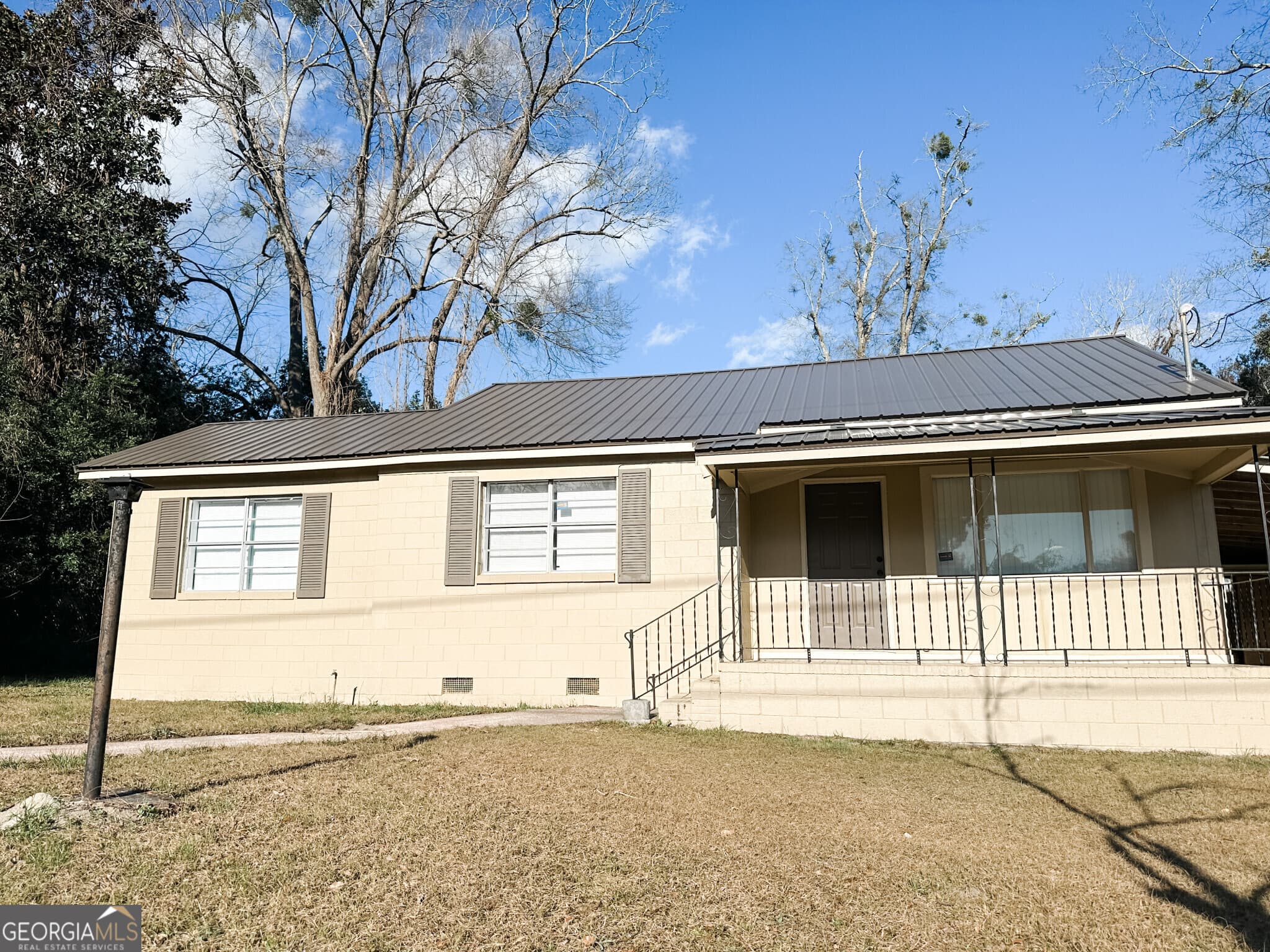 3 bedroom, 2 bathroom, 1,476 sq ft single family residence sold at 265 Railroad Avenue, Jesup, GA 31546