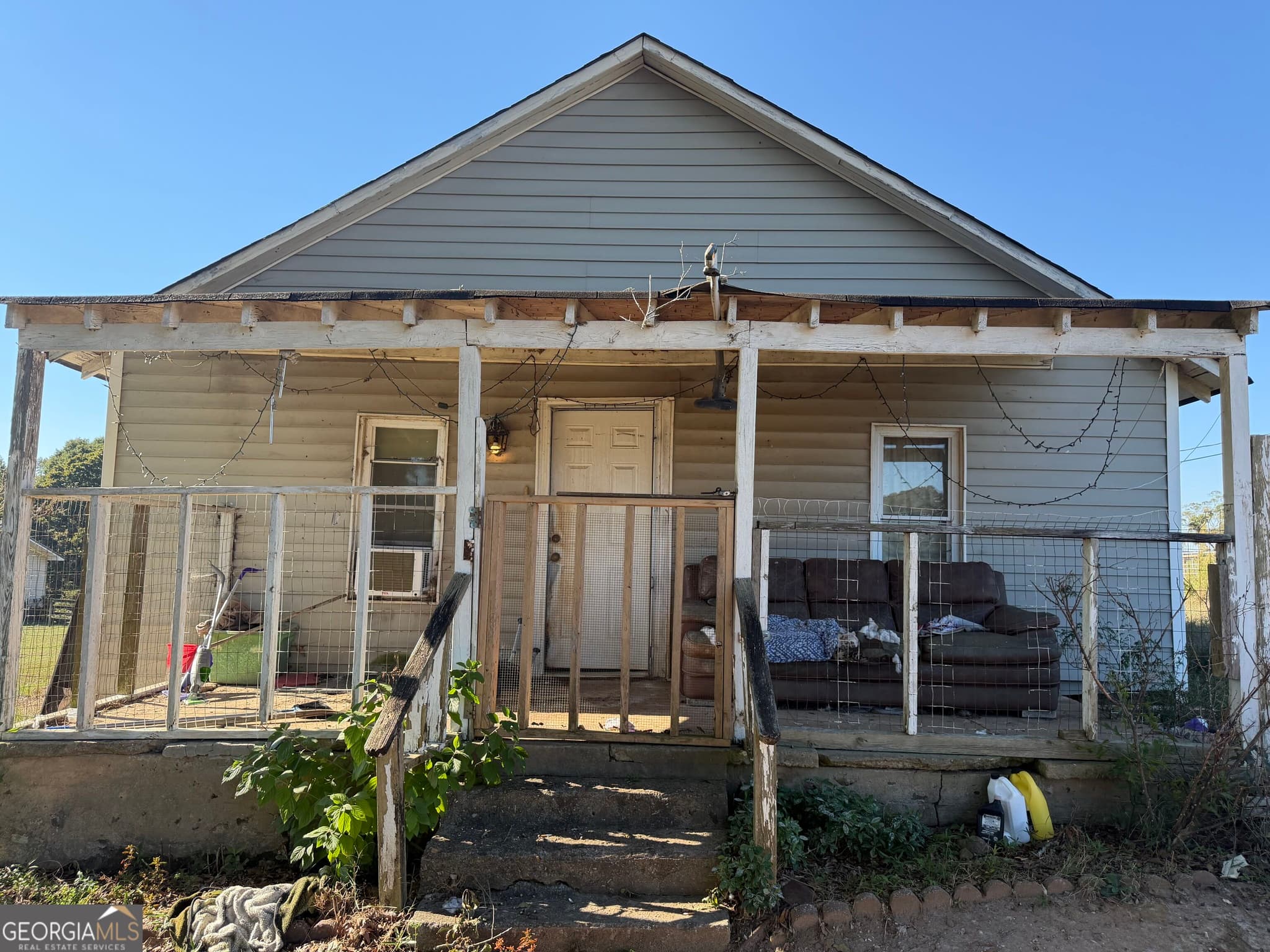 2 bedroom, 1 bathroom, 1,196 sq ft single family residence for sale at 583 Tyus Veal Road, Bowdon, GA 30108