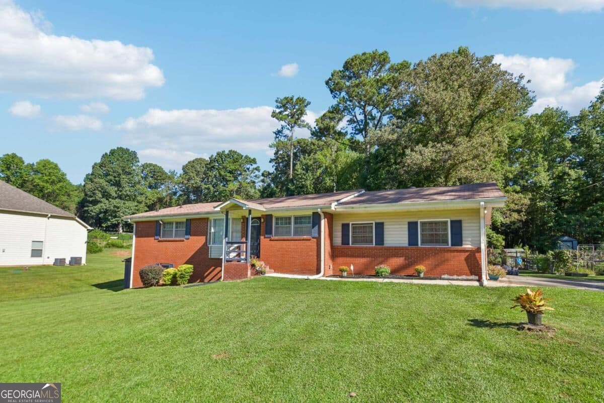 2 bedroom, 2 bathroom, 1,232 sq ft single family residence for sale at 496 Gardner Road, Stockbridge, GA 30281