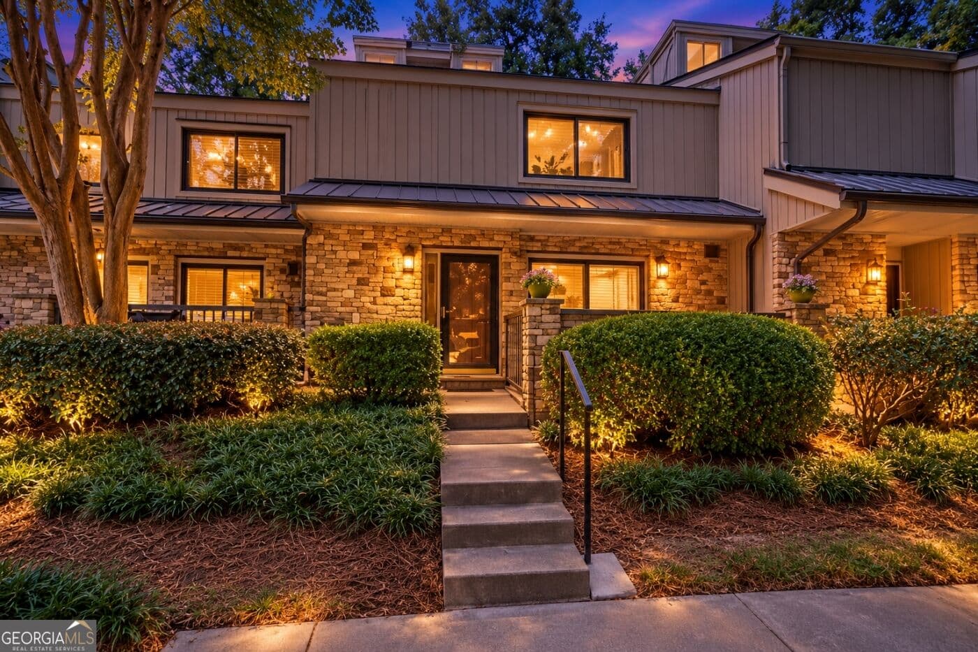 3 bedroom, 2.5 bathroom, 1,584 sq ft townhouse for sale at 1252 uid Knoll Drive, Brookhaven, GA 30319