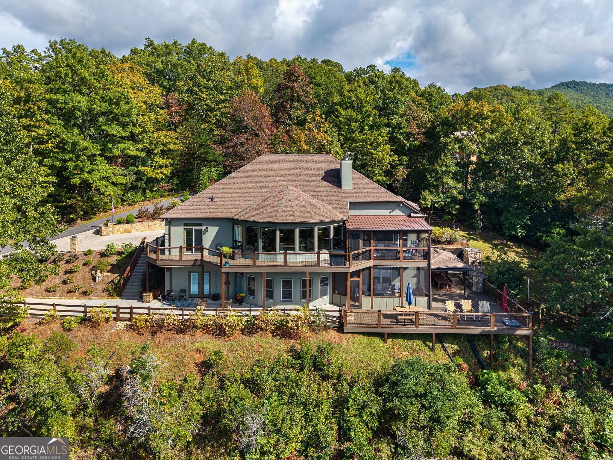 5 bedroom, 4.5 bathroom single family residence under contract at 2602 The Ridges, Hiawassee, GA 30546