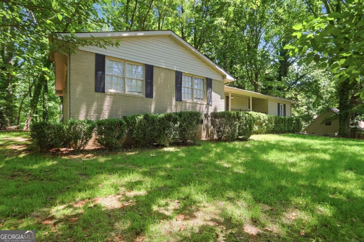 3 bedroom, 2 bathroom, 1,880 sq ft single family residence for sale at 3082 Lake Ranch Drive, Gainesville, GA 30506