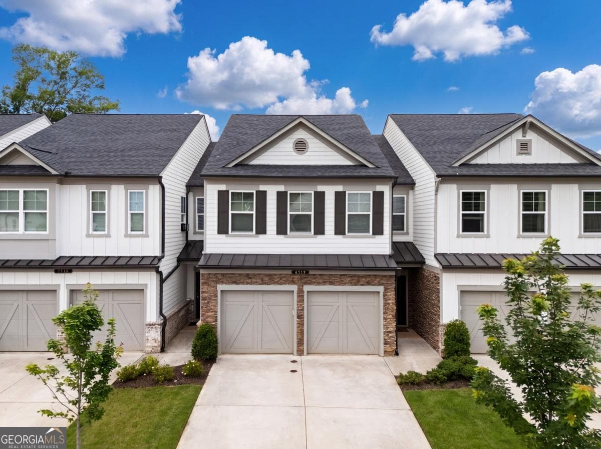3 bedroom, 2.5 bathroom, 2,028 sq ft townhouse sold at 6165 Langdon Way, Cumming, GA 30028