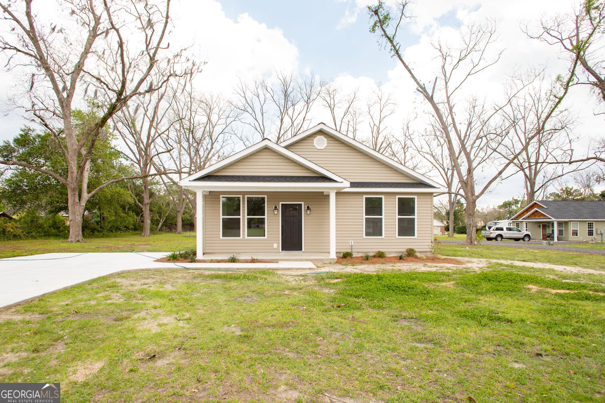 3 bedroom, 2 bathroom, 1,171 sq ft single family residence sold at 322 Walker Street, Blackshear, GA 31516