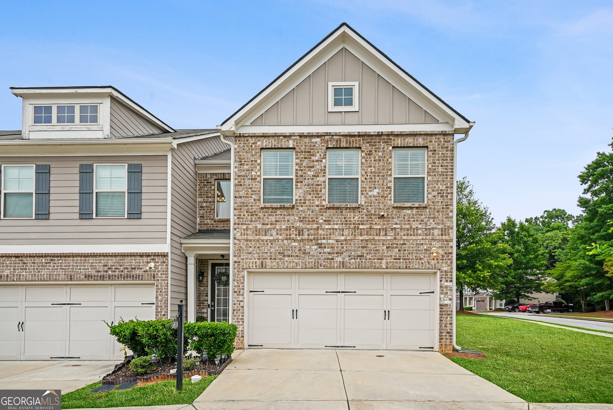 3 bedroom, 2.5 bathroom, 2,136 sq ft townhouse sold at 5888 Radford Loop, Fairburn, GA 30213