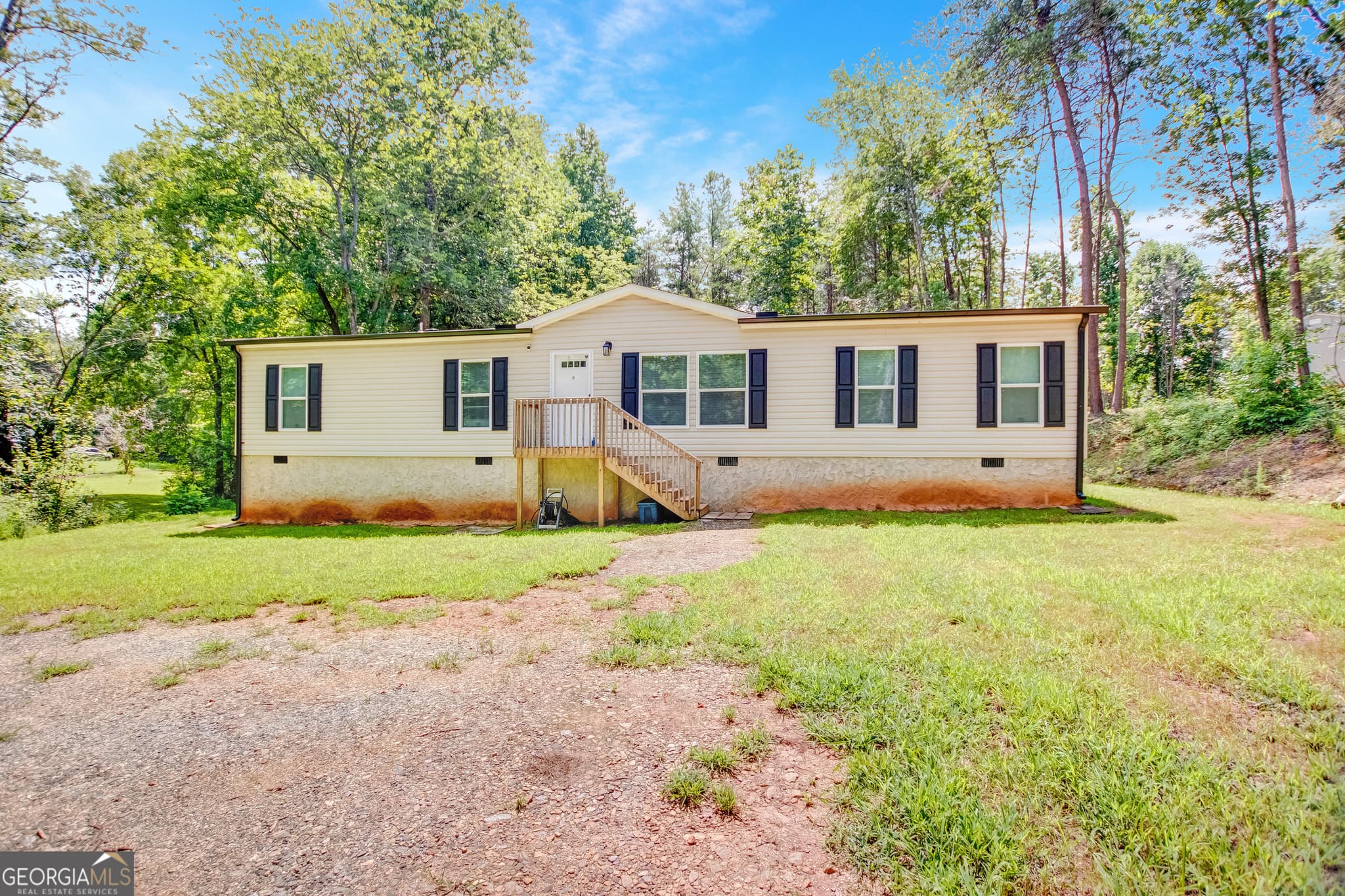 3 bedroom, 2 bathroom, 1,560 sq ft single family residence for sale at 174 Rivendell Road, Clarkesville, GA 30523