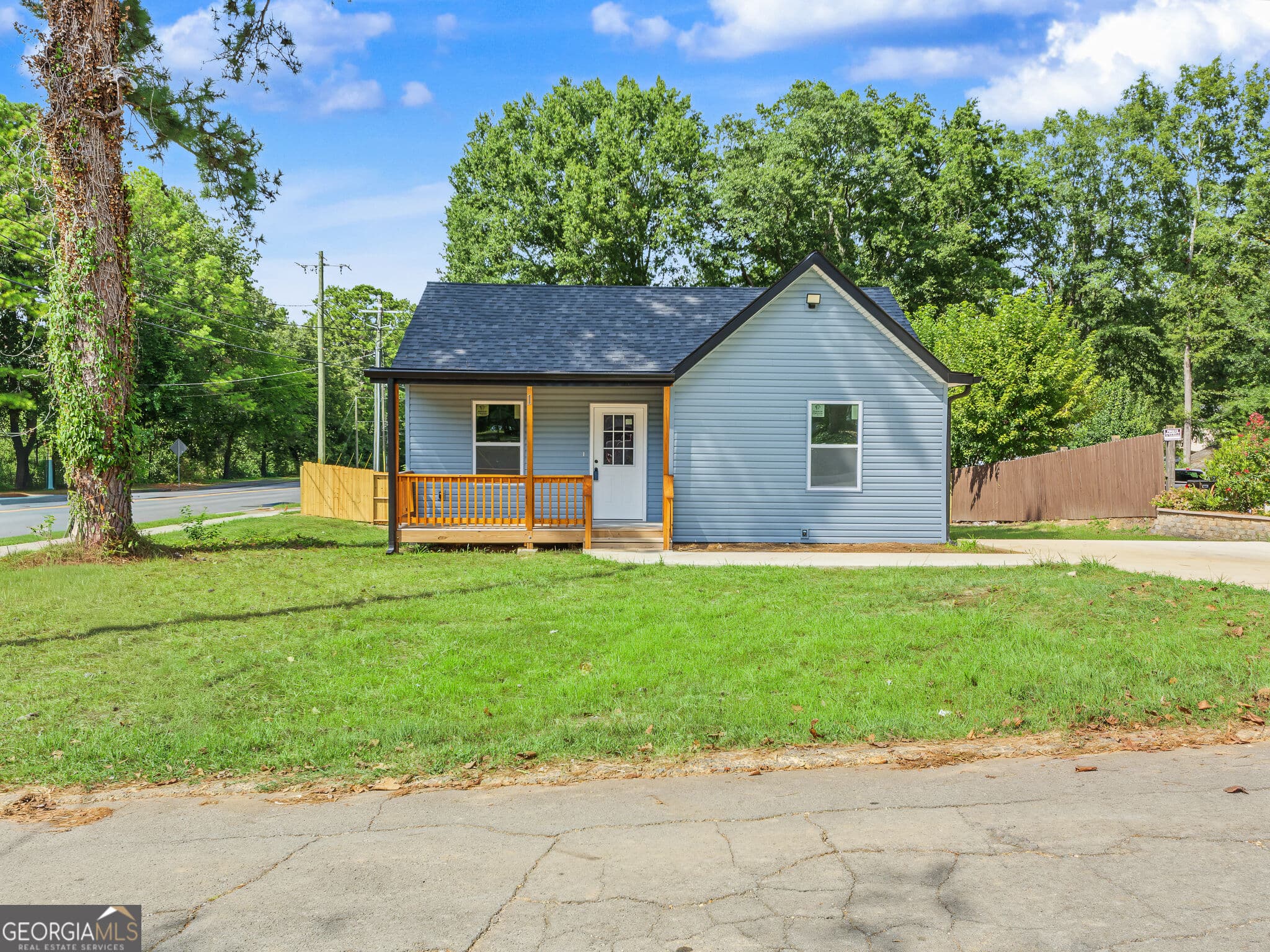 3 bedroom, 2 bathroom, 1,200 sq ft single family residence for sale at 1 Lucille Avenue, Rome, GA 30165