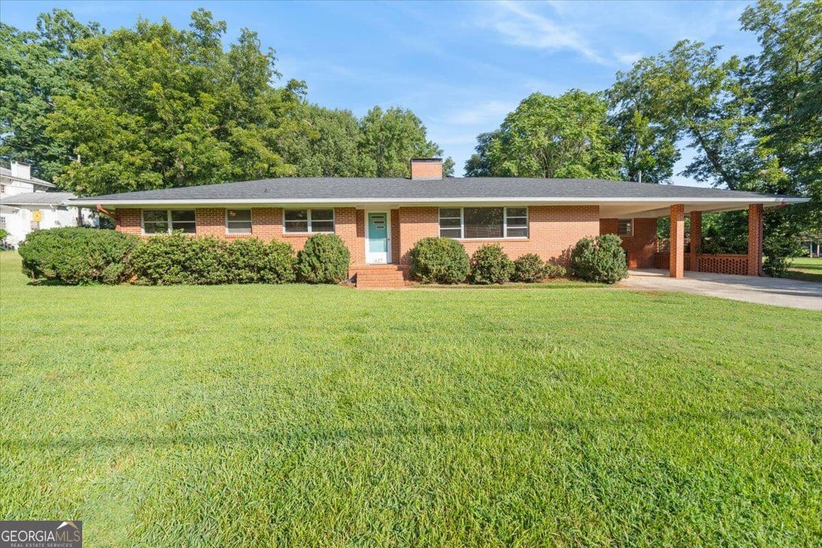4 bedroom, 3 bathroom, 2,496 sq ft single family residence for sale at 437 Pine Street, Madison, GA 30650