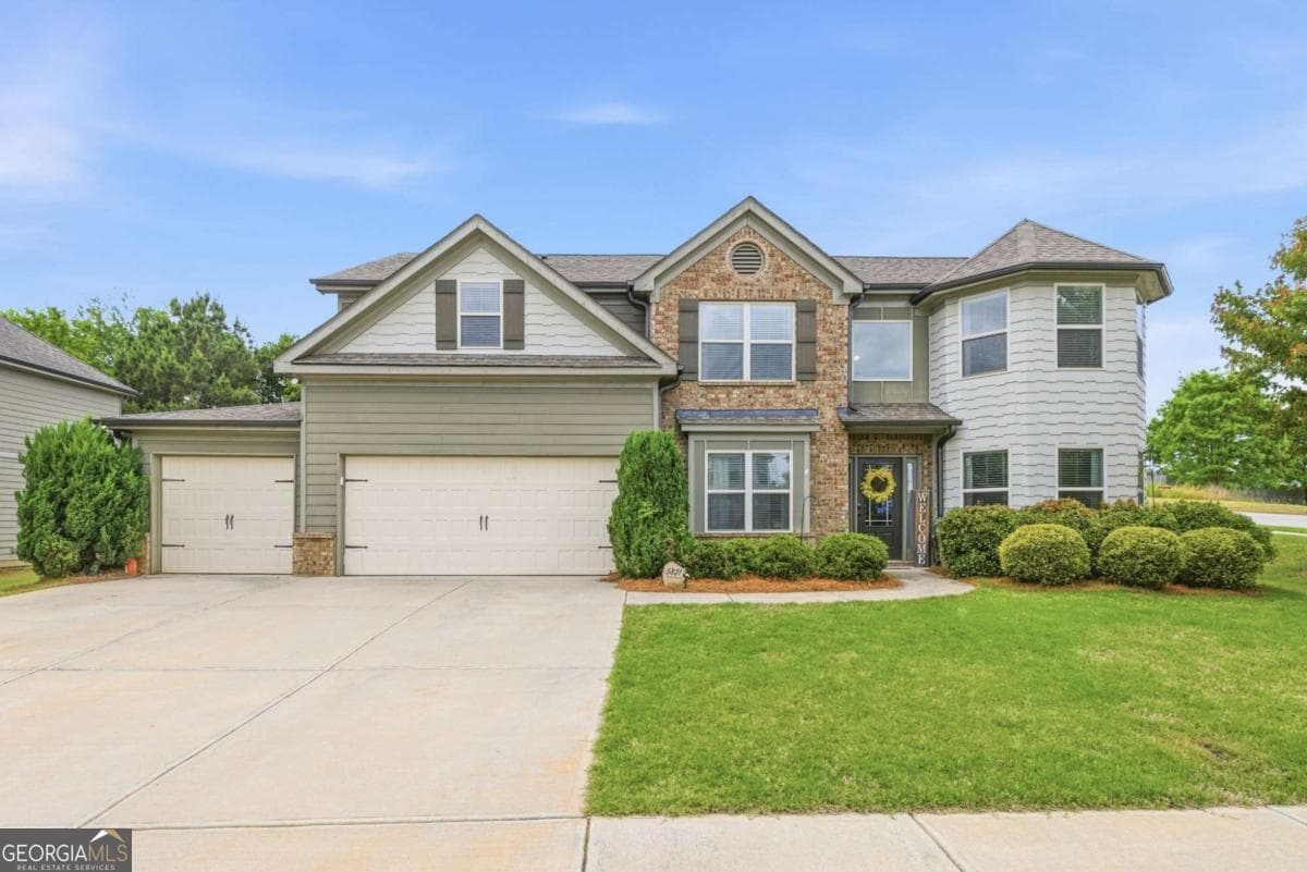 5 bedroom, 3 bathroom, 2,992 sq ft single family residence sold at 5821 Park Point, Flowery Branch, GA 30542