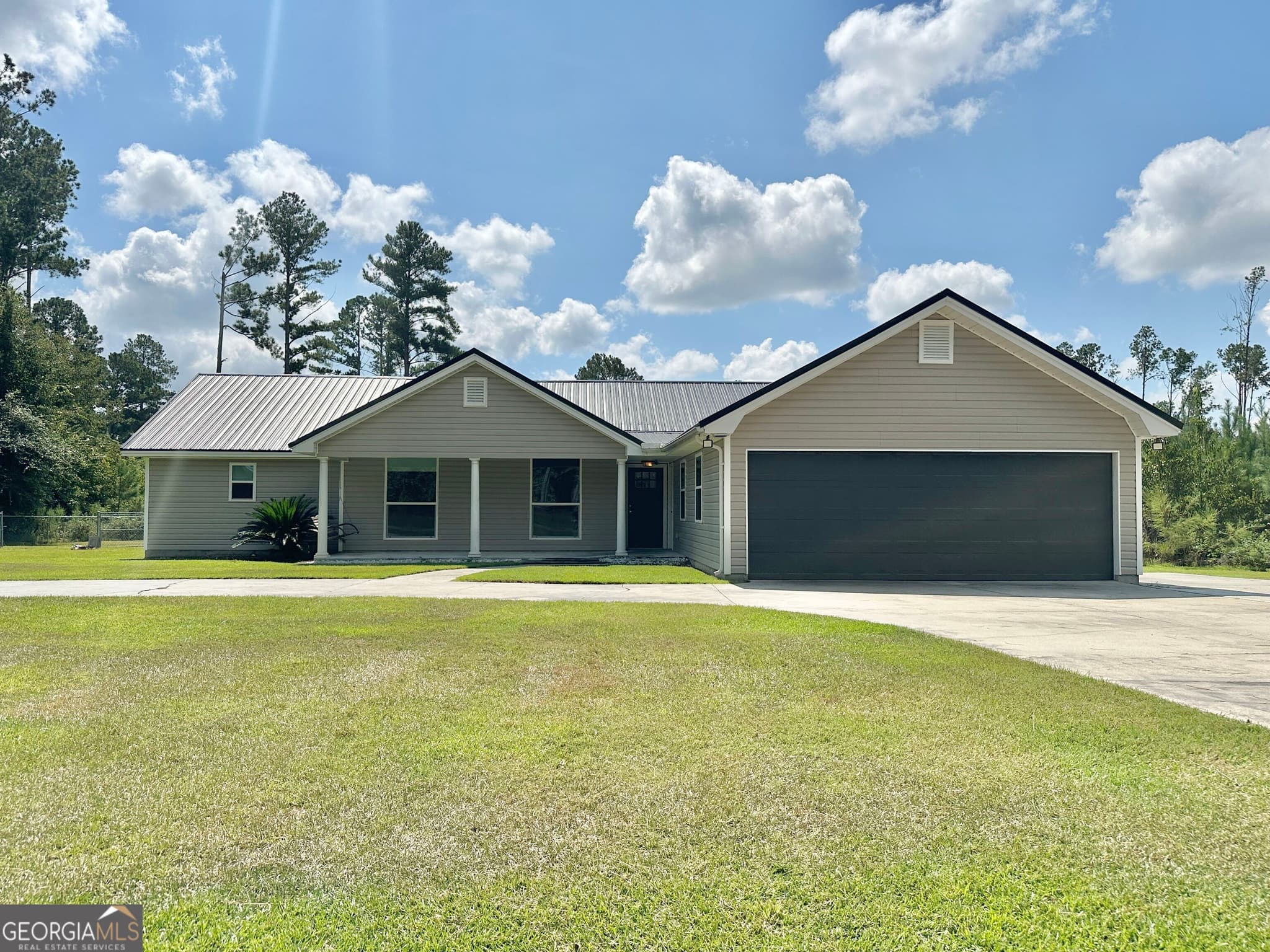 3 bedroom, 2 bathroom, 1,829 sq ft single family residence for sale at 273 Sunbeam Road, Douglas, GA 31535