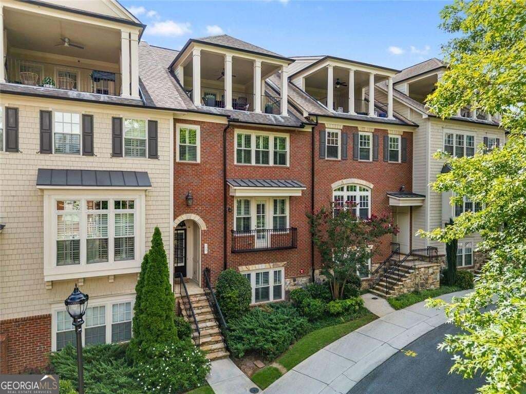 4 bedroom, 4.5 bathroom, 4,039 sq ft townhouse for sale at 4087 Thorndale Lane, Smyrna, GA 30080