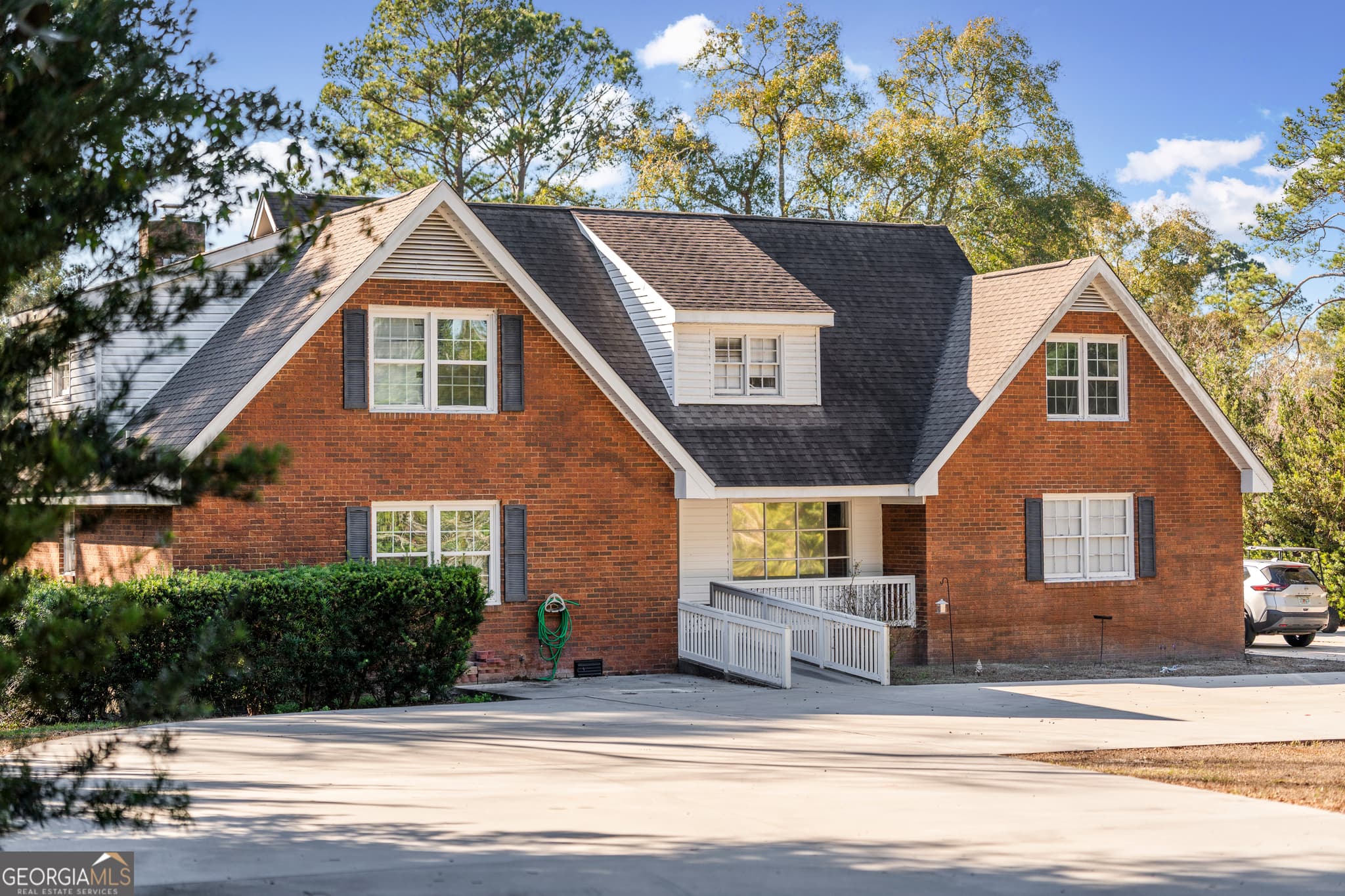 5 bedroom, 4 bathroom, 2,913 sq ft single family residence sold at 1287 S River Oaks Drive, Blackshear, GA 31516