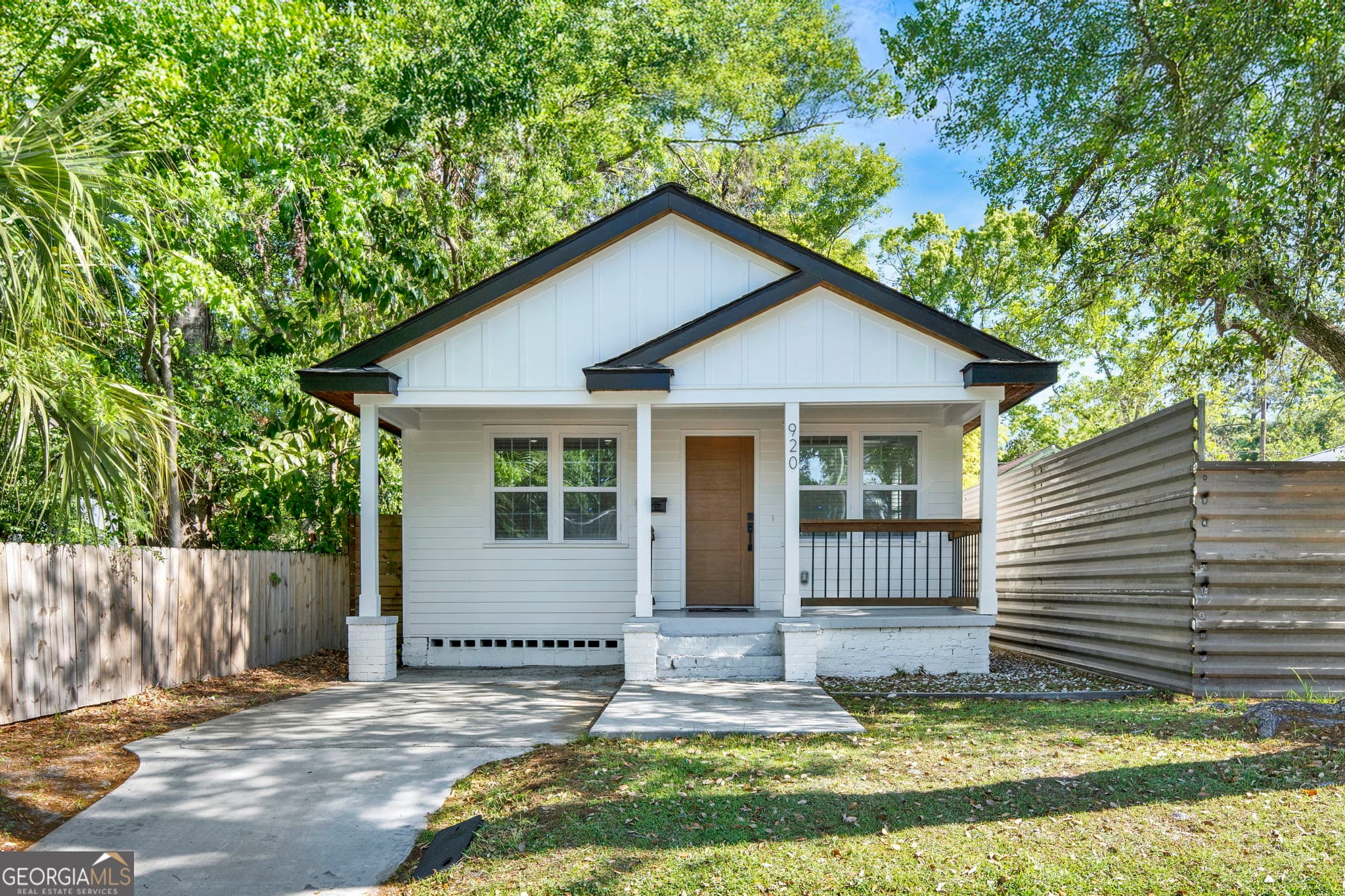 3 bedroom, 2 bathroom, 1,030 sq ft single family residence sold at 920 W 51st Street, Savannah, GA 31405