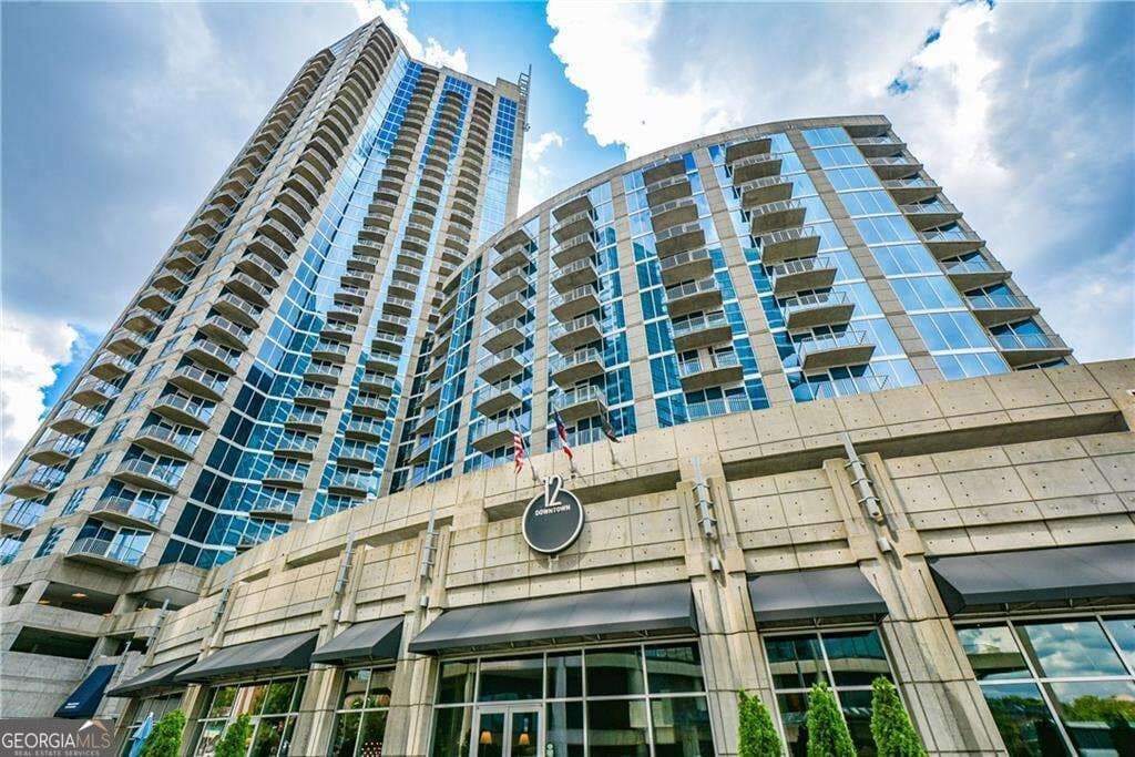 1 bedroom, 1 bathroom, 763 sq ft condominium for sale at 400 W Peachtree Street 2709, Atlanta, GA 30308