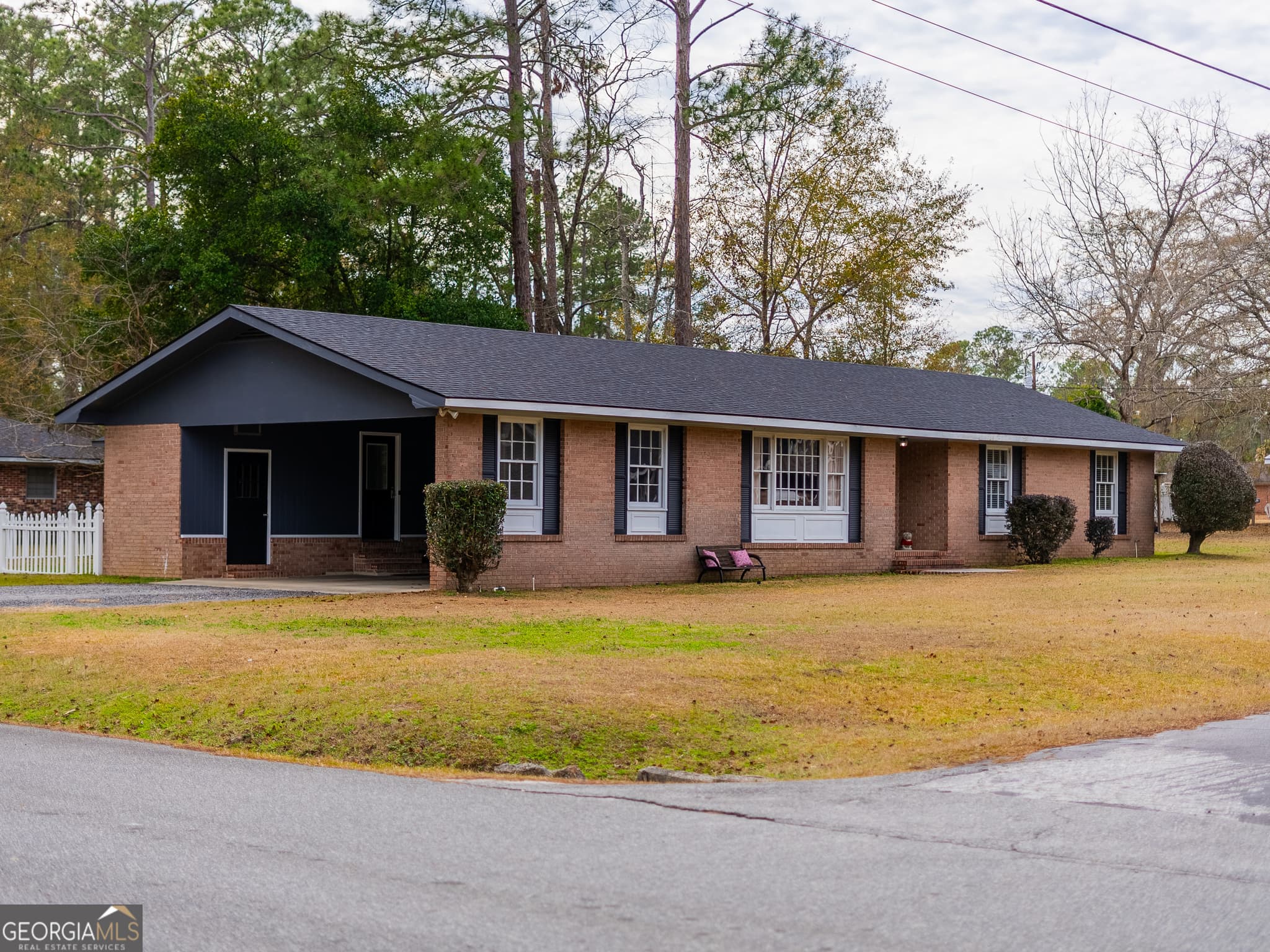 3 bedroom, 2 bathroom, 1,656 sq ft single family residence sold at 232 Glenwood Drive, Blackshear, GA 31516