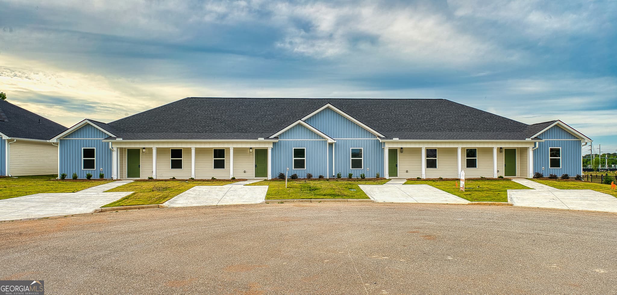 3 bedroom, 2 bathroom, 1,402 sq ft single family residence for sale at 317 AIRMAN Boulevard, Warner Robins, GA 31088